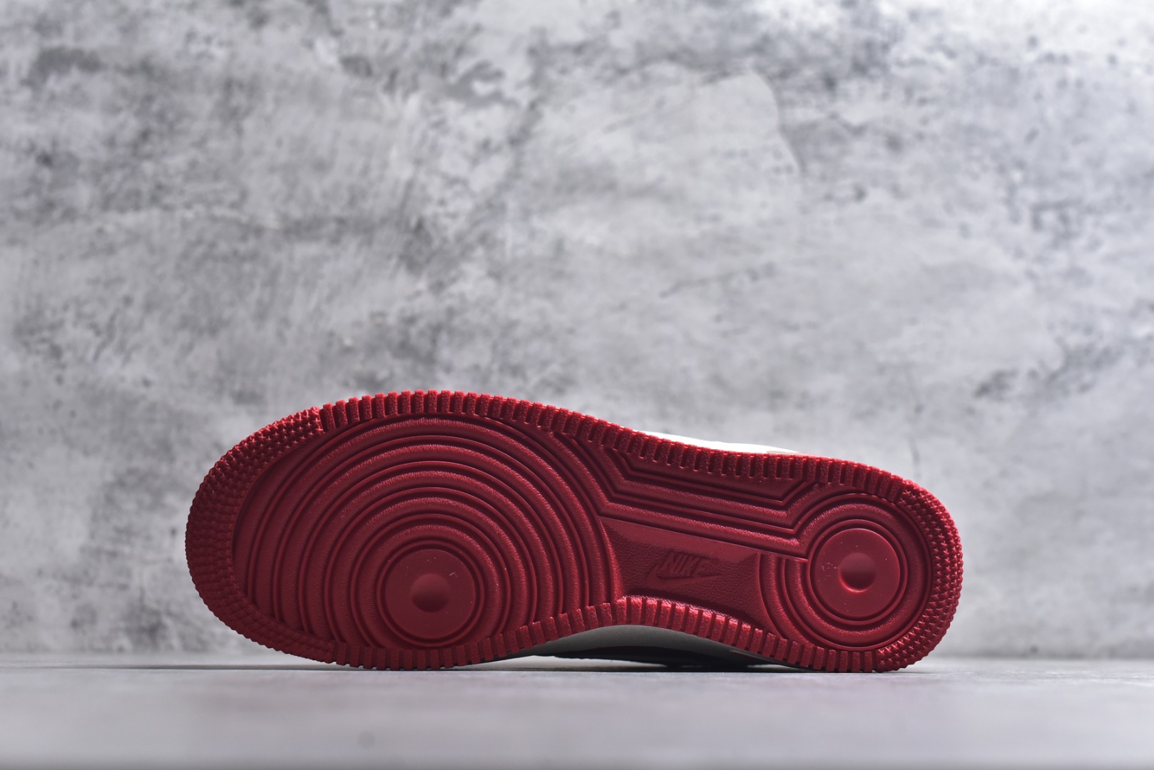 图片[6]-#海外限量发售！公司级NIke Air Force 1 \’07 Low “马年限定–丹红凝金” 空军一号低帮 运动鞋 休闲鞋 折边针车 工艺难度大 原楦头原纸板 高端定制鞋盒 原厂鞋底 超高清洁度 细节完美 货号：NH0601-523 尺码：36 36.5 37.5 38 38.5 39 40 40.5 41 42 42.5 43 44 44.5 45-选品中心