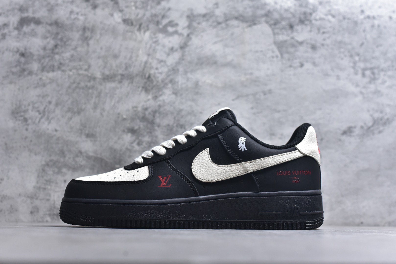#海外限量发售！公司级NIke Air Force 1 \'07 Low “马年限定--墨白凝脂” 空军一号低帮 运动鞋 休闲鞋 折边针车 工艺难度大 原楦头原纸板 高端定制鞋盒 原厂鞋底 超高清洁度 细节完美 货号：FV3694-104 尺码：36 36.5 37.5 38 38.5 39 40 40.5 41 42 42.5 43 44 44.5 45-选品中心