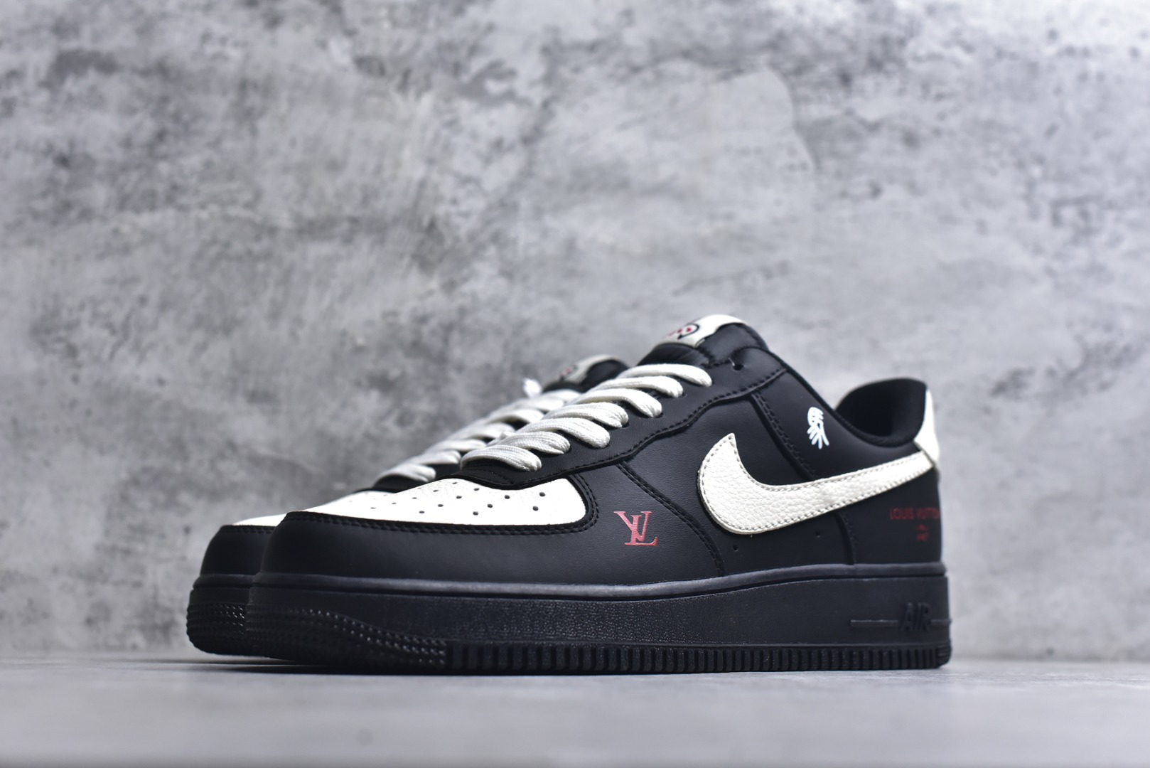 图片[2]-#海外限量发售！公司级NIke Air Force 1 \’07 Low “马年限定–墨白凝脂” 空军一号低帮 运动鞋 休闲鞋 折边针车 工艺难度大 原楦头原纸板 高端定制鞋盒 原厂鞋底 超高清洁度 细节完美 货号：FV3694-104 尺码：36 36.5 37.5 38 38.5 39 40 40.5 41 42 42.5 43 44 44.5 45-选品中心