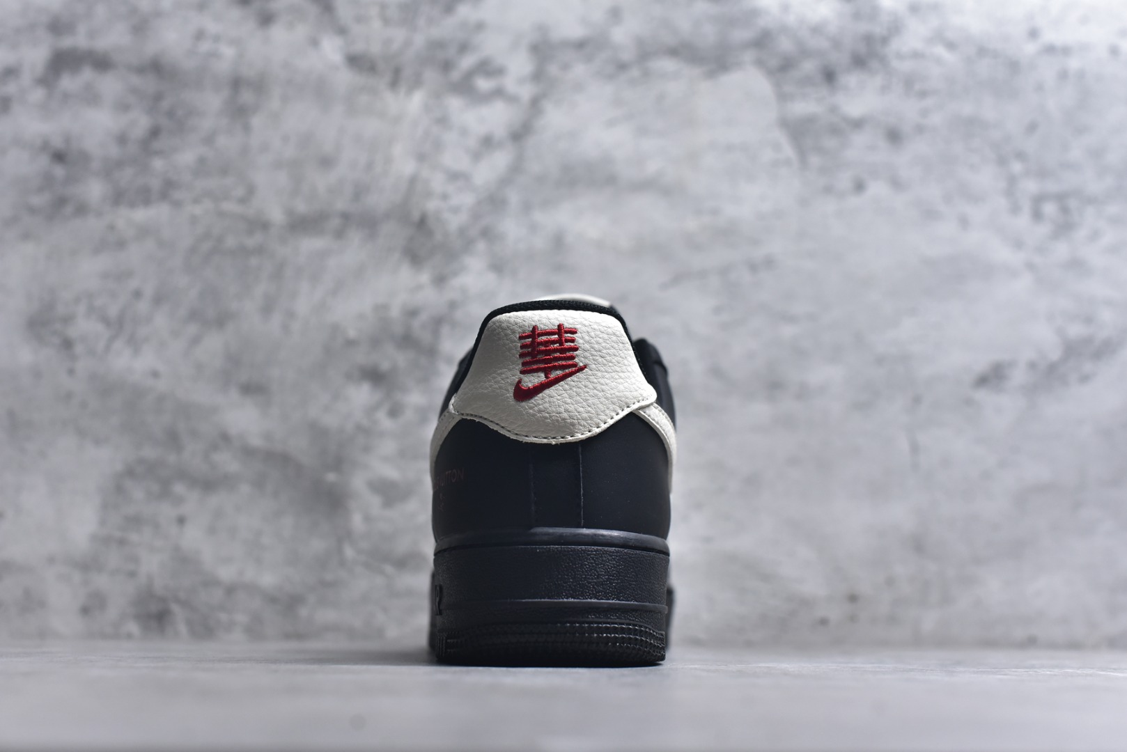 图片[5]-#海外限量发售！公司级NIke Air Force 1 \’07 Low “马年限定–墨白凝脂” 空军一号低帮 运动鞋 休闲鞋 折边针车 工艺难度大 原楦头原纸板 高端定制鞋盒 原厂鞋底 超高清洁度 细节完美 货号：FV3694-104 尺码：36 36.5 37.5 38 38.5 39 40 40.5 41 42 42.5 43 44 44.5 45-选品中心