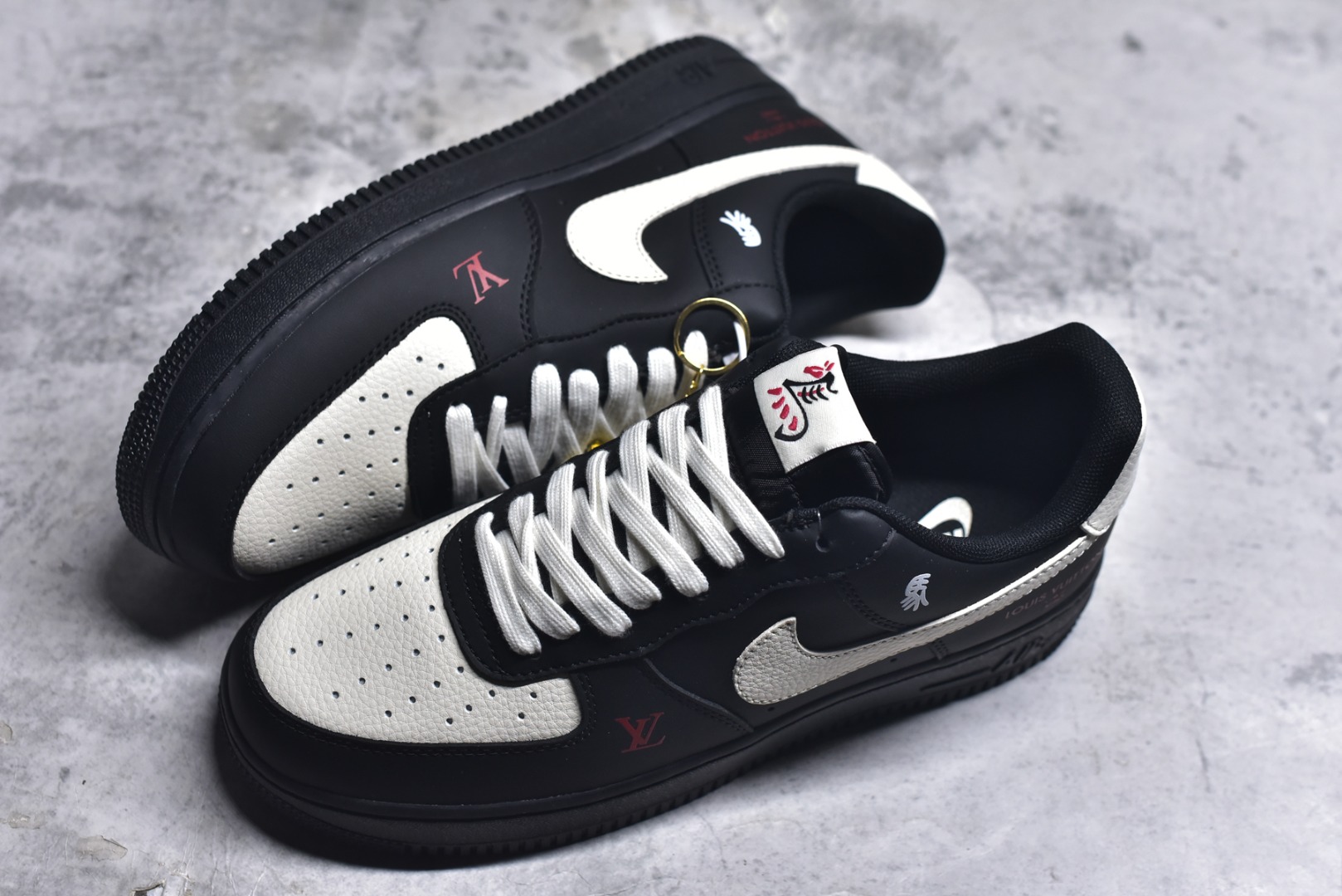 图片[7]-#海外限量发售！公司级NIke Air Force 1 \’07 Low “马年限定–墨白凝脂” 空军一号低帮 运动鞋 休闲鞋 折边针车 工艺难度大 原楦头原纸板 高端定制鞋盒 原厂鞋底 超高清洁度 细节完美 货号：FV3694-104 尺码：36 36.5 37.5 38 38.5 39 40 40.5 41 42 42.5 43 44 44.5 45-选品中心