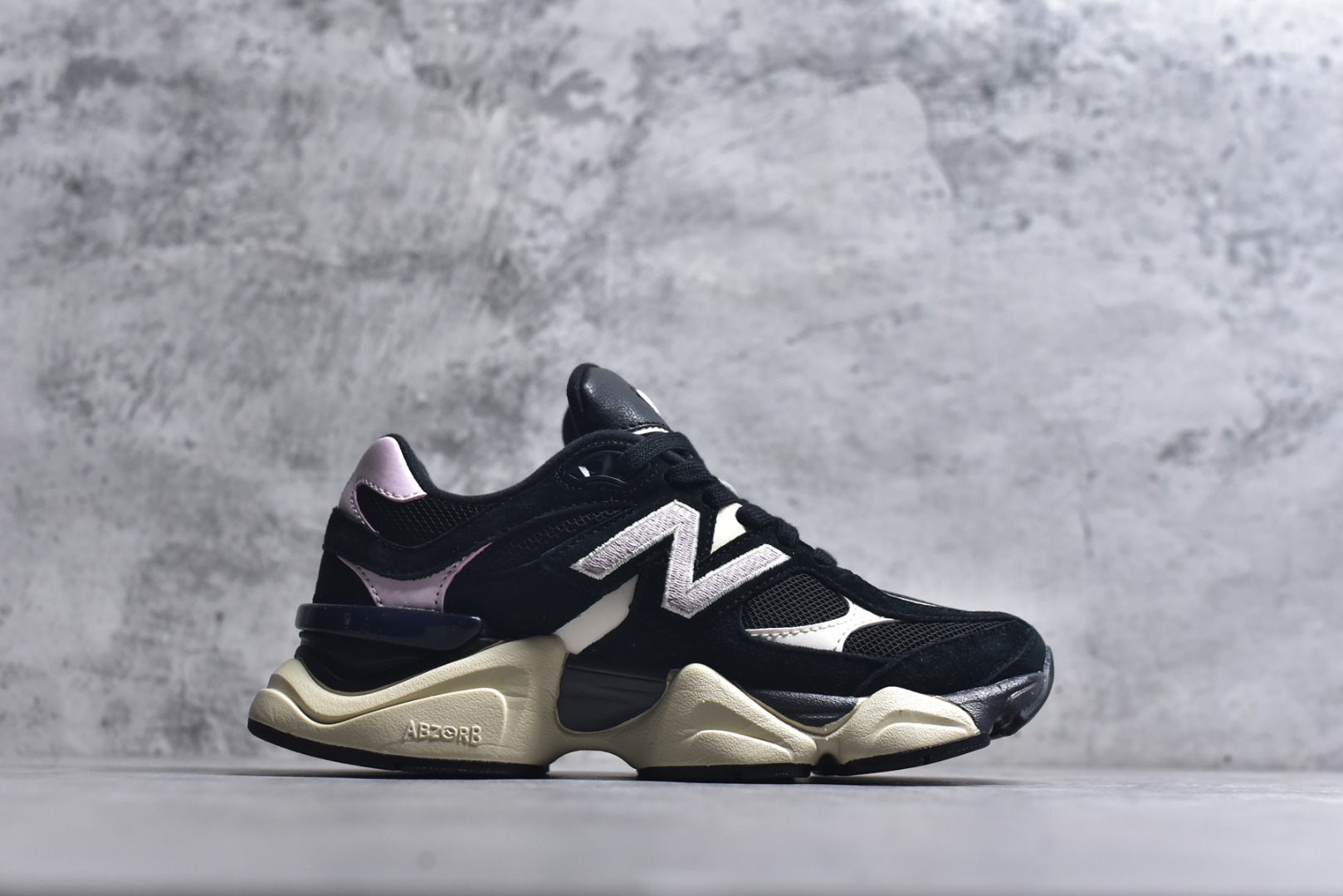 图片[3]-#New Balance NB9060 联名款 复古休闲运动慢跑鞋 U9060JBR 全套原楦原纸板原厂数据开发 进口三明治网面 原装进口翻毛皮料正确绒感卡色 正确中底拉帮中底网布细节 原厂标裁 带紫光防伪 定制后跟透明水晶模块 冲裁组合 大底贴合程度胶水上色把控完美 整洁度挑战全网艺术家 多道序QC把关品质完善 匠心打造 耗时两个月开发完成 工艺极其复杂难度可想而知 新开独立私模大底 全网唯一正确六层组合大底 高端零售专供产物 尺码：36 37 37.5 38 38.5 39 40 40.5 41 42 42.5 43 44 45 46.5-选品中心