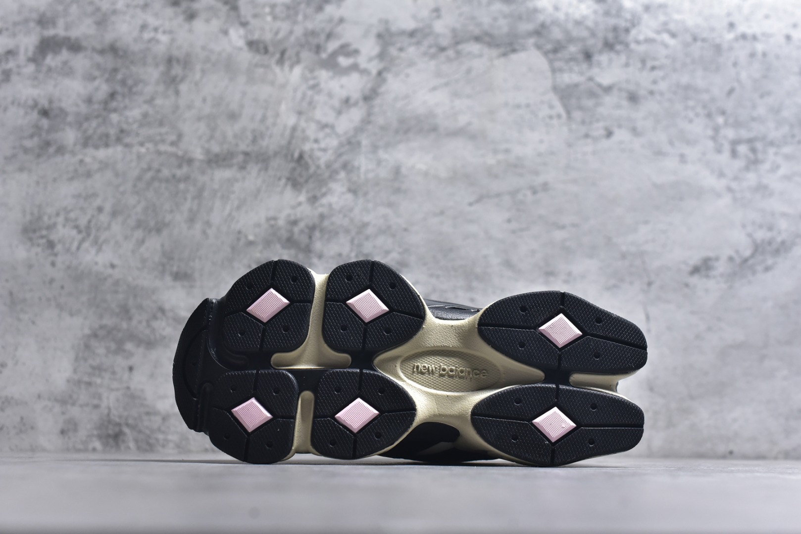 图片[6]-#New Balance NB9060 联名款 复古休闲运动慢跑鞋 U9060JBR 全套原楦原纸板原厂数据开发 进口三明治网面 原装进口翻毛皮料正确绒感卡色 正确中底拉帮中底网布细节 原厂标裁 带紫光防伪 定制后跟透明水晶模块 冲裁组合 大底贴合程度胶水上色把控完美 整洁度挑战全网艺术家 多道序QC把关品质完善 匠心打造 耗时两个月开发完成 工艺极其复杂难度可想而知 新开独立私模大底 全网唯一正确六层组合大底 高端零售专供产物 尺码：36 37 37.5 38 38.5 39 40 40.5 41 42 42.5 43 44 45 46.5-选品中心