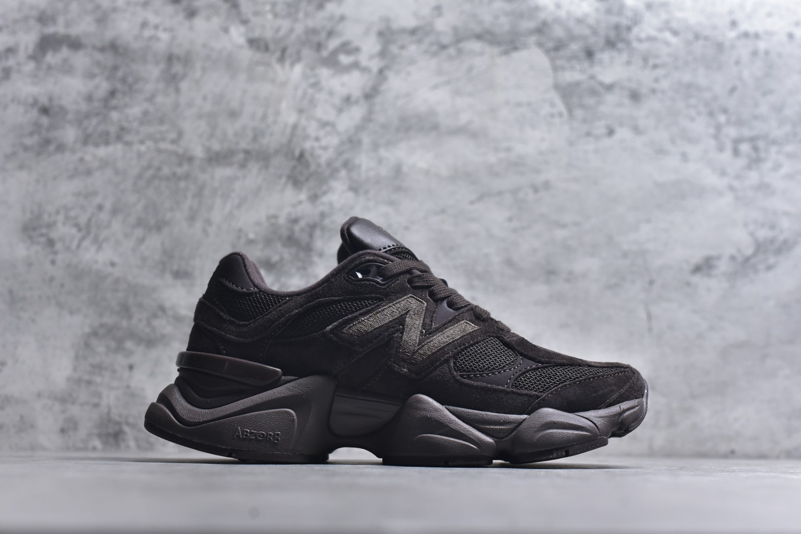 图片[3]-#New Balance NB9060 联名款 复古休闲运动慢跑鞋 U9060ZWD 全套原楦原纸板原厂数据开发 进口三明治网面 原装进口翻毛皮料正确绒感卡色 正确中底拉帮中底网布细节 原厂标裁 带紫光防伪 定制后跟透明水晶模块 冲裁组合 大底贴合程度胶水上色把控完美 整洁度挑战全网艺术家 多道序QC把关品质完善 匠心打造 耗时两个月开发完成 工艺极其复杂难度可想而知 新开独立私模大底 全网唯一正确六层组合大底 高端零售专供产物 尺码：36 37 37.5 38 38.5 39 40 40.5 41 42 42.5 43 44 45 46.5-选品中心