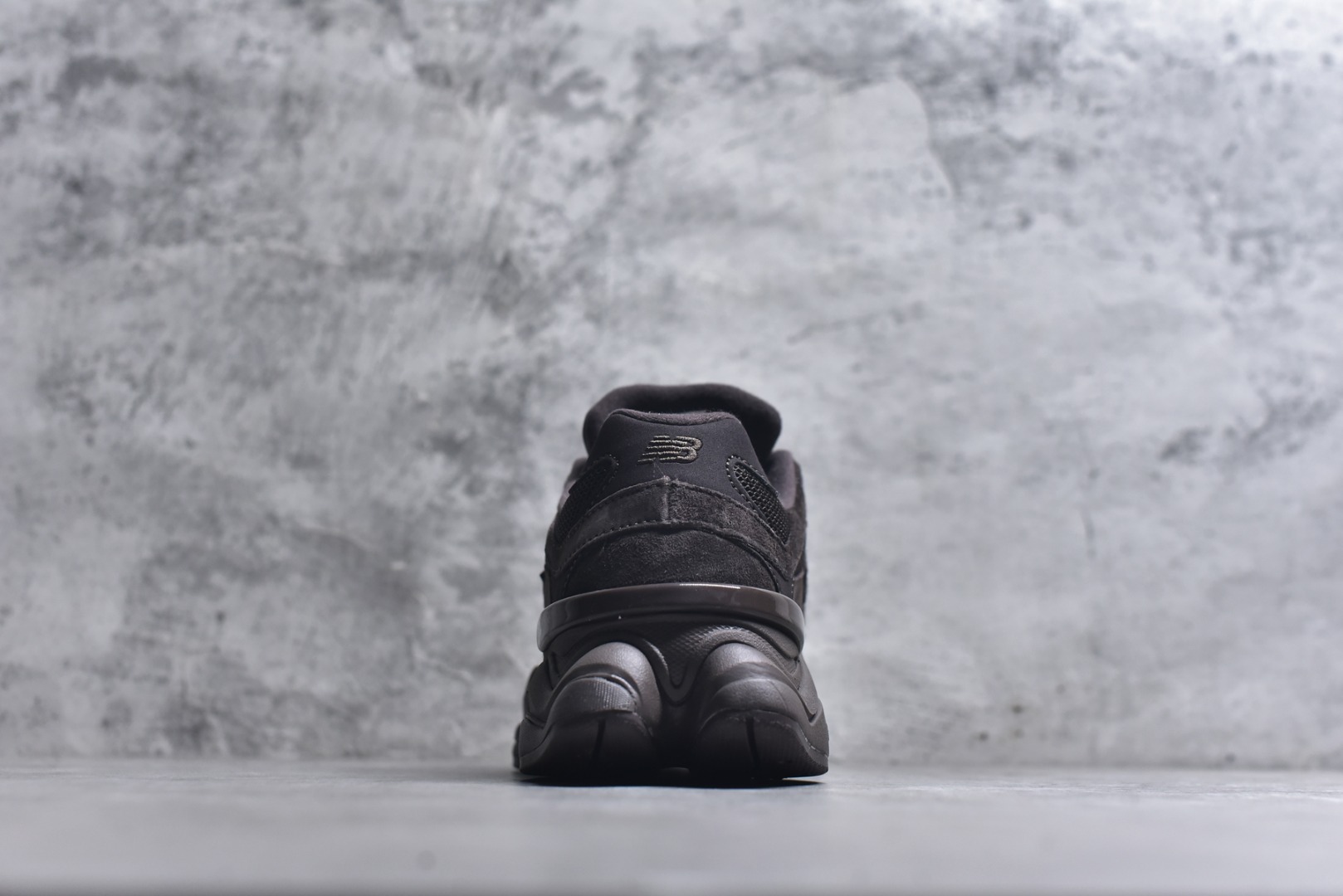 图片[5]-#New Balance NB9060 联名款 复古休闲运动慢跑鞋 U9060ZWD 全套原楦原纸板原厂数据开发 进口三明治网面 原装进口翻毛皮料正确绒感卡色 正确中底拉帮中底网布细节 原厂标裁 带紫光防伪 定制后跟透明水晶模块 冲裁组合 大底贴合程度胶水上色把控完美 整洁度挑战全网艺术家 多道序QC把关品质完善 匠心打造 耗时两个月开发完成 工艺极其复杂难度可想而知 新开独立私模大底 全网唯一正确六层组合大底 高端零售专供产物 尺码：36 37 37.5 38 38.5 39 40 40.5 41 42 42.5 43 44 45 46.5-选品中心