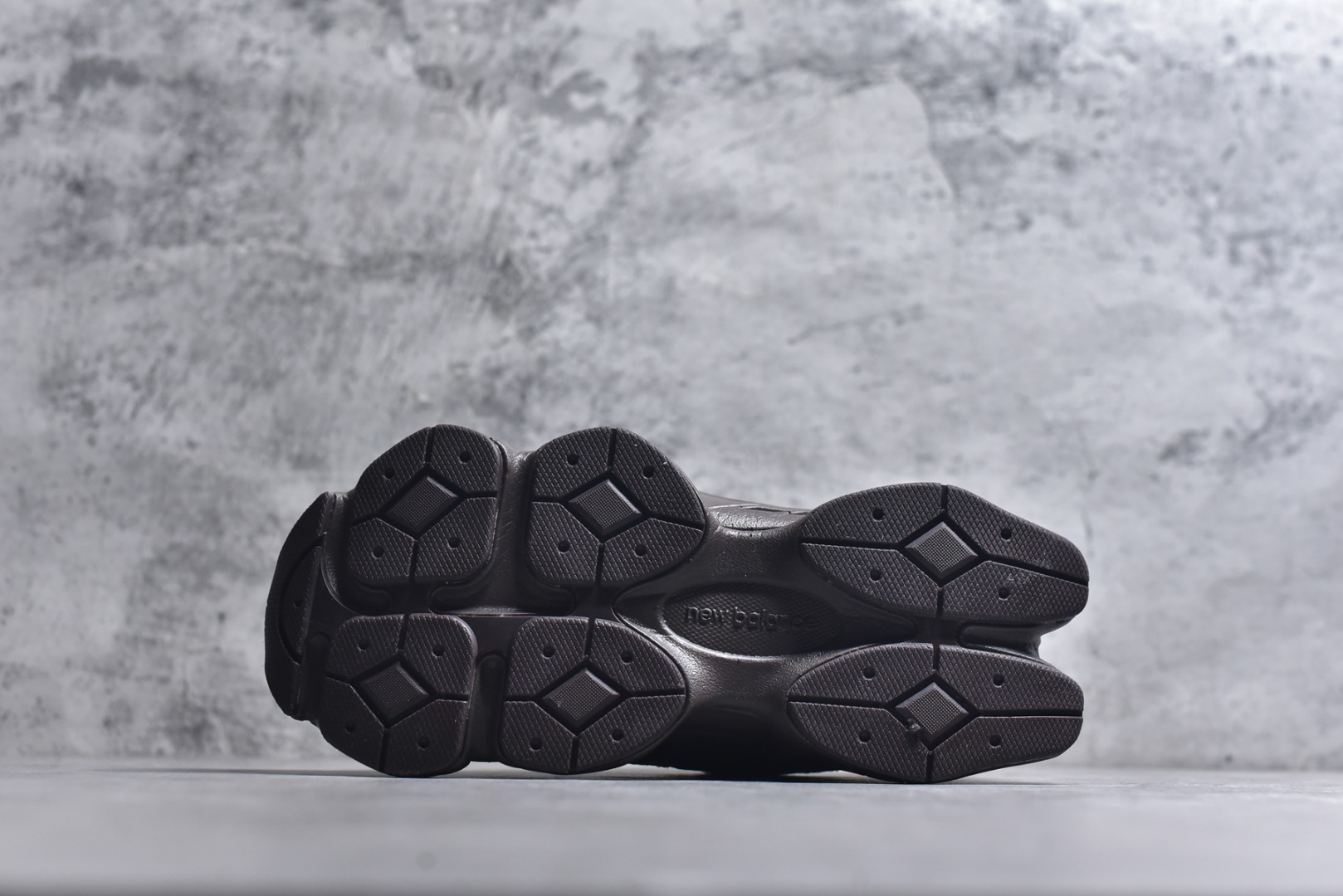 图片[6]-#New Balance NB9060 联名款 复古休闲运动慢跑鞋 U9060ZWD 全套原楦原纸板原厂数据开发 进口三明治网面 原装进口翻毛皮料正确绒感卡色 正确中底拉帮中底网布细节 原厂标裁 带紫光防伪 定制后跟透明水晶模块 冲裁组合 大底贴合程度胶水上色把控完美 整洁度挑战全网艺术家 多道序QC把关品质完善 匠心打造 耗时两个月开发完成 工艺极其复杂难度可想而知 新开独立私模大底 全网唯一正确六层组合大底 高端零售专供产物 尺码：36 37 37.5 38 38.5 39 40 40.5 41 42 42.5 43 44 45 46.5-选品中心