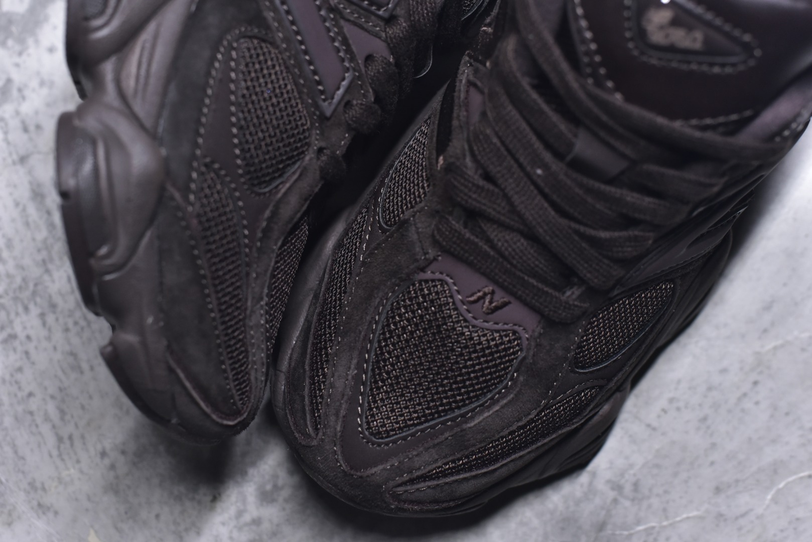 图片[8]-#New Balance NB9060 联名款 复古休闲运动慢跑鞋 U9060ZWD 全套原楦原纸板原厂数据开发 进口三明治网面 原装进口翻毛皮料正确绒感卡色 正确中底拉帮中底网布细节 原厂标裁 带紫光防伪 定制后跟透明水晶模块 冲裁组合 大底贴合程度胶水上色把控完美 整洁度挑战全网艺术家 多道序QC把关品质完善 匠心打造 耗时两个月开发完成 工艺极其复杂难度可想而知 新开独立私模大底 全网唯一正确六层组合大底 高端零售专供产物 尺码：36 37 37.5 38 38.5 39 40 40.5 41 42 42.5 43 44 45 46.5-选品中心