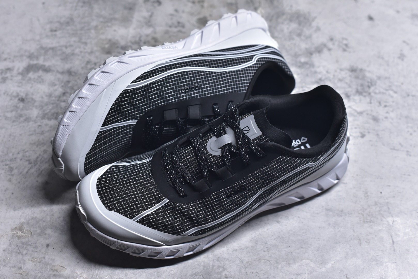 图片[7]-#NORDA 002 轻便户外运动舒适防滑耐磨低帮跑步鞋 Norda是一个来自加拿大的品牌，由两位越野跑者Nicholas Martire 和Willamina Martire夫妇联合其他两位合作者创立，旨在打造全球最佳的越野跑鞋。在品牌正式成立之前，他们邀请了运动员、艺术家和材料专家，共同讨论如何塑造这个全新的品牌。最终，Norda品牌在2020年正式成立，但他们的第一双鞋子Norda001直到2022年1月才发布。在品牌成立的三年里，Norda总共只推出了两款跑鞋，但在配色和其他品牌的合作上却频频发力。包括Zegna、Ciele和Satisfy等跑步圈里的当红品牌，都进行了联名。Zegna更是在今年年初收购了一部分Norda的股份，并宣称将会在未来投入更多资金支持品牌的发展。尺码：36 36.5 37.5 38 38.5 39 40 40.5 41 42 42.5 43 44 44.5 45 46-选品中心