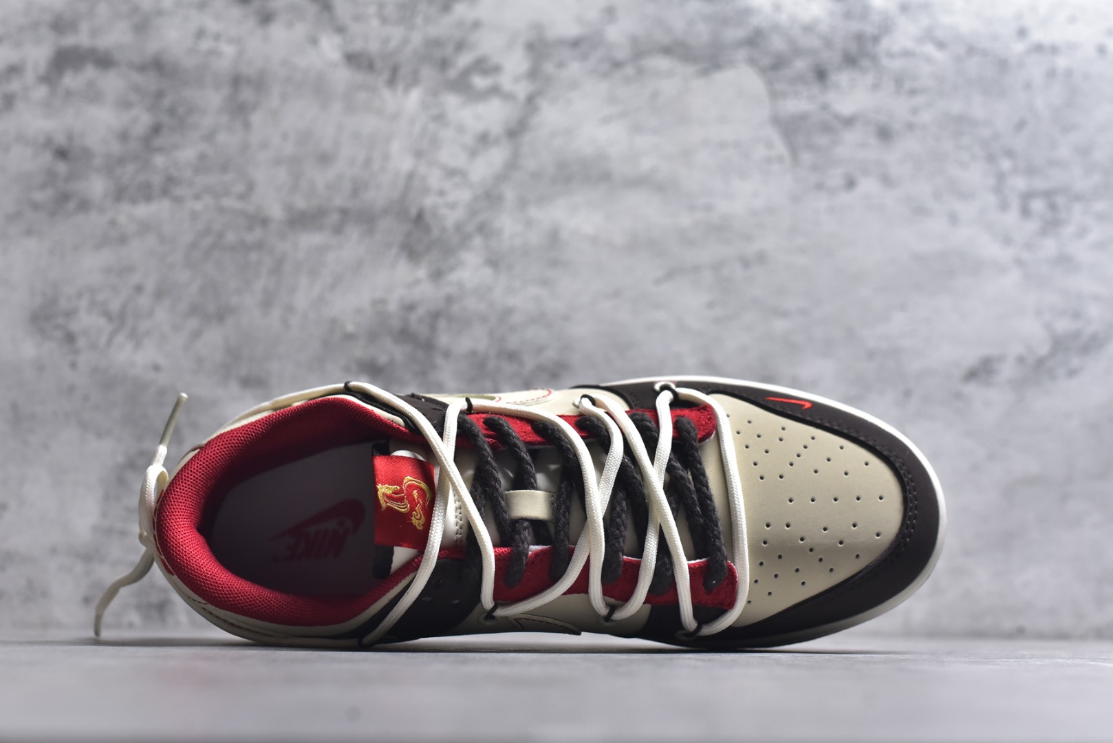 图片[4]-#Nk SB Dunk Low 蛇年系列 米白勾 周年高端定制 低帮休闲板鞋 YX5066-268 #定制鞋盒 大厂纯原品质出货 超高清洁度 皮料切割干净无任何毛边 细节完美 尺码：36 36.5 37.5 38 38.5 39 40 40.5 41 42 42.5 43 44 44.5 45 9.E5-选品中心