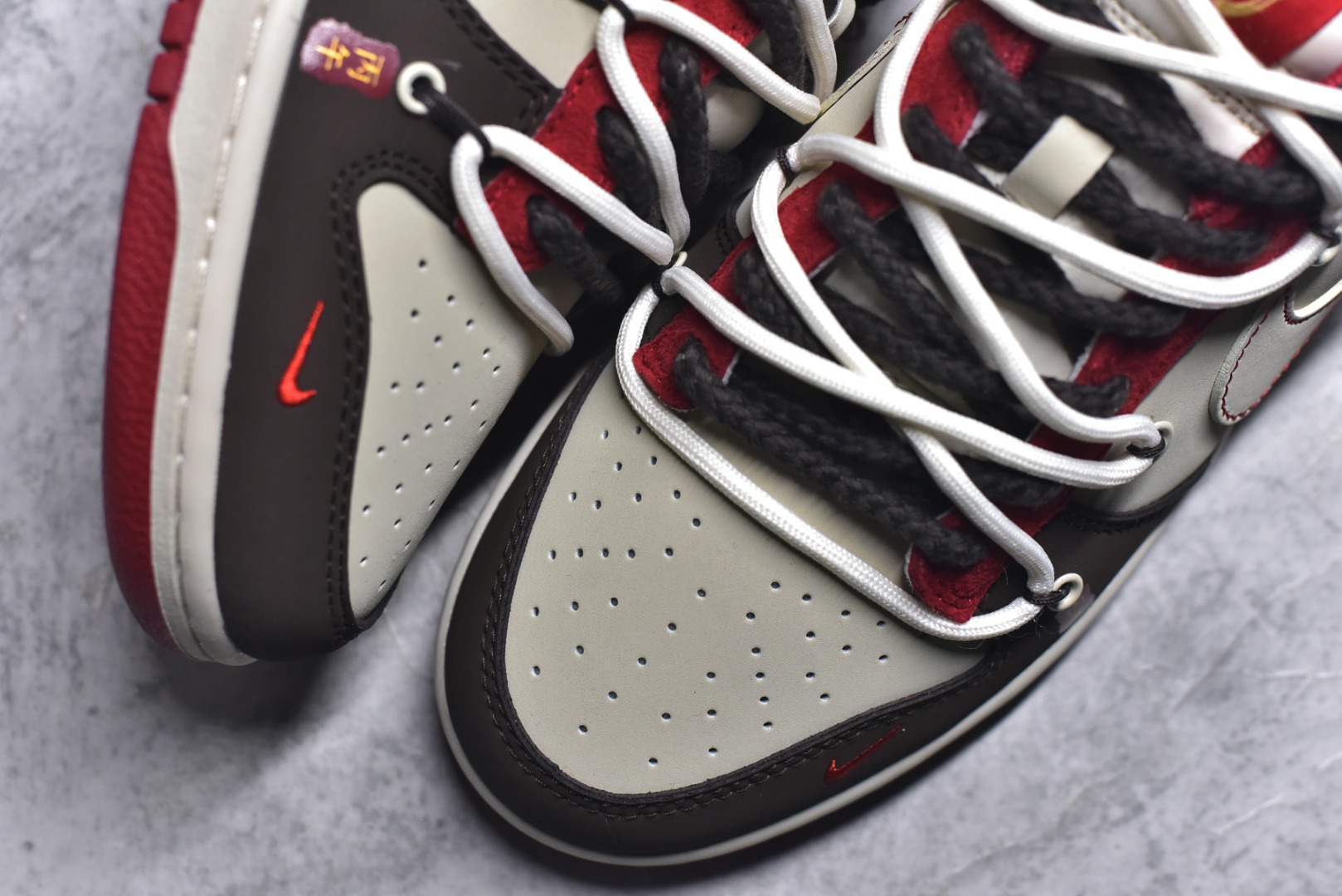 图片[8]-#Nk SB Dunk Low 蛇年系列 米白勾 周年高端定制 低帮休闲板鞋 YX5066-268 #定制鞋盒 大厂纯原品质出货 超高清洁度 皮料切割干净无任何毛边 细节完美 尺码：36 36.5 37.5 38 38.5 39 40 40.5 41 42 42.5 43 44 44.5 45 9.E5-选品中心