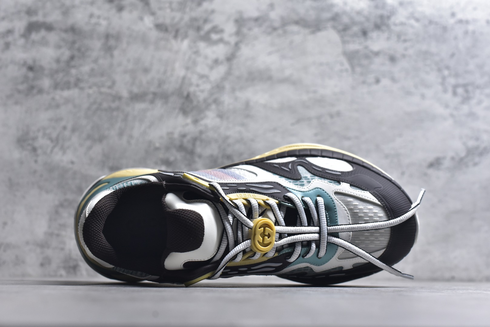 图片[4]-#GUCCI 古驰皮革圆头抽绳低帮生活休闲鞋 Gucci（古驰）是源于意大利的时装奢饰品牌，是全球奢侈品品牌之一。由古驰奥•古驰在1921年于意大利佛罗伦萨创办。古驰的严品包括时装、皮具、皮鞋、手表、领带、丝巾、香水、家居用品及宠物用品等，借由其独特的创意和革新，以及精湛的意大利工艺闻名于世。GUCCl品牌时装一向以高档、豪华、性感而闻名于世，以“身份与财富之象征”品牌形象成为富有上流社会的消费宠儿。古驰—-永恒而经典并深受明星们的青睐，品牌灵感源自演员，公主和名媛等杰出女性。实拍调校N版已经零色差零失真 百分百还原实物色彩所见即所得 不存在货不对板色差等低级问题 选购参考实物拍摄 不混卖不参货 只用心做好货严格选品 承诺混一赔十 尺码：36-45-选品中心