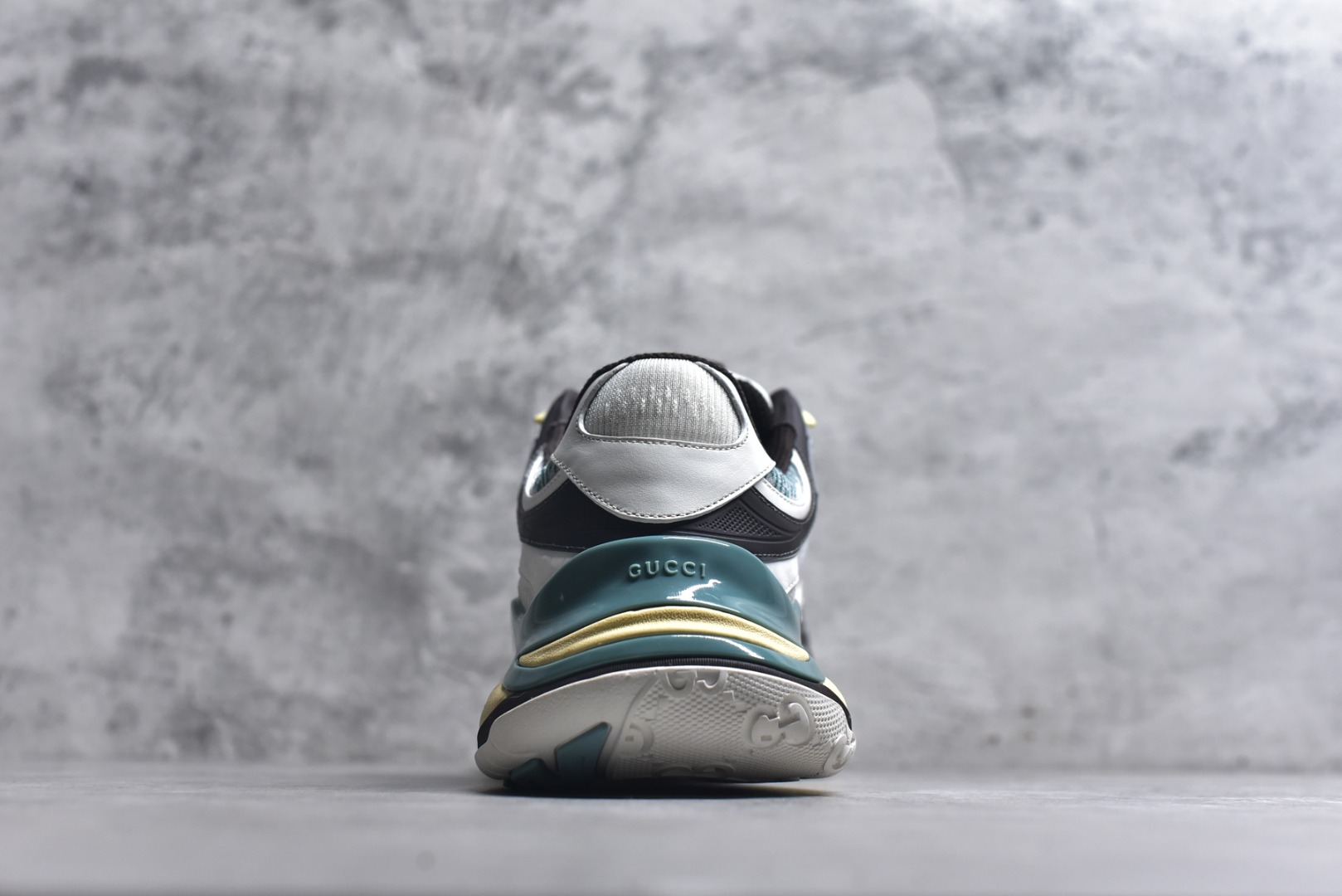 图片[5]-#GUCCI 古驰皮革圆头抽绳低帮生活休闲鞋 Gucci（古驰）是源于意大利的时装奢饰品牌，是全球奢侈品品牌之一。由古驰奥•古驰在1921年于意大利佛罗伦萨创办。古驰的严品包括时装、皮具、皮鞋、手表、领带、丝巾、香水、家居用品及宠物用品等，借由其独特的创意和革新，以及精湛的意大利工艺闻名于世。GUCCl品牌时装一向以高档、豪华、性感而闻名于世，以“身份与财富之象征”品牌形象成为富有上流社会的消费宠儿。古驰—-永恒而经典并深受明星们的青睐，品牌灵感源自演员，公主和名媛等杰出女性。实拍调校N版已经零色差零失真 百分百还原实物色彩所见即所得 不存在货不对板色差等低级问题 选购参考实物拍摄 不混卖不参货 只用心做好货严格选品 承诺混一赔十 尺码：36-45-选品中心