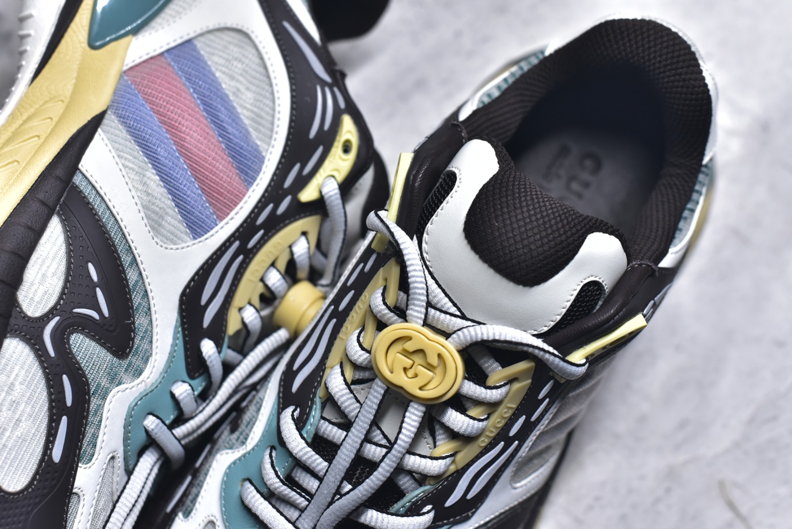 图片[9]-#GUCCI 古驰皮革圆头抽绳低帮生活休闲鞋 Gucci（古驰）是源于意大利的时装奢饰品牌，是全球奢侈品品牌之一。由古驰奥•古驰在1921年于意大利佛罗伦萨创办。古驰的严品包括时装、皮具、皮鞋、手表、领带、丝巾、香水、家居用品及宠物用品等，借由其独特的创意和革新，以及精湛的意大利工艺闻名于世。GUCCl品牌时装一向以高档、豪华、性感而闻名于世，以“身份与财富之象征”品牌形象成为富有上流社会的消费宠儿。古驰—-永恒而经典并深受明星们的青睐，品牌灵感源自演员，公主和名媛等杰出女性。实拍调校N版已经零色差零失真 百分百还原实物色彩所见即所得 不存在货不对板色差等低级问题 选购参考实物拍摄 不混卖不参货 只用心做好货严格选品 承诺混一赔十 尺码：36-45-选品中心