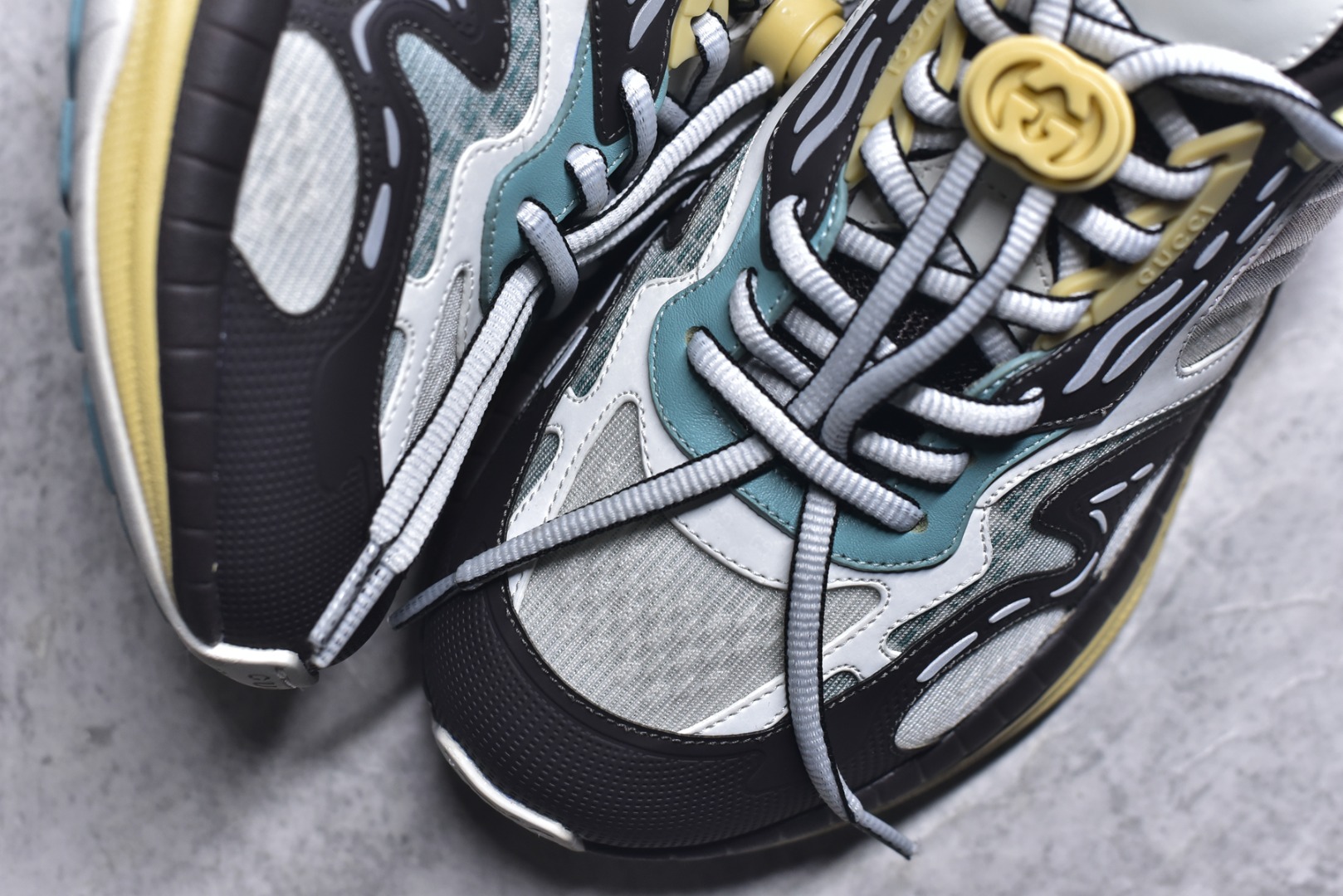 图片[8]-#GUCCI 古驰皮革圆头抽绳低帮生活休闲鞋 Gucci（古驰）是源于意大利的时装奢饰品牌，是全球奢侈品品牌之一。由古驰奥•古驰在1921年于意大利佛罗伦萨创办。古驰的严品包括时装、皮具、皮鞋、手表、领带、丝巾、香水、家居用品及宠物用品等，借由其独特的创意和革新，以及精湛的意大利工艺闻名于世。GUCCl品牌时装一向以高档、豪华、性感而闻名于世，以“身份与财富之象征”品牌形象成为富有上流社会的消费宠儿。古驰—-永恒而经典并深受明星们的青睐，品牌灵感源自演员，公主和名媛等杰出女性。实拍调校N版已经零色差零失真 百分百还原实物色彩所见即所得 不存在货不对板色差等低级问题 选购参考实物拍摄 不混卖不参货 只用心做好货严格选品 承诺混一赔十 尺码：36-45-选品中心