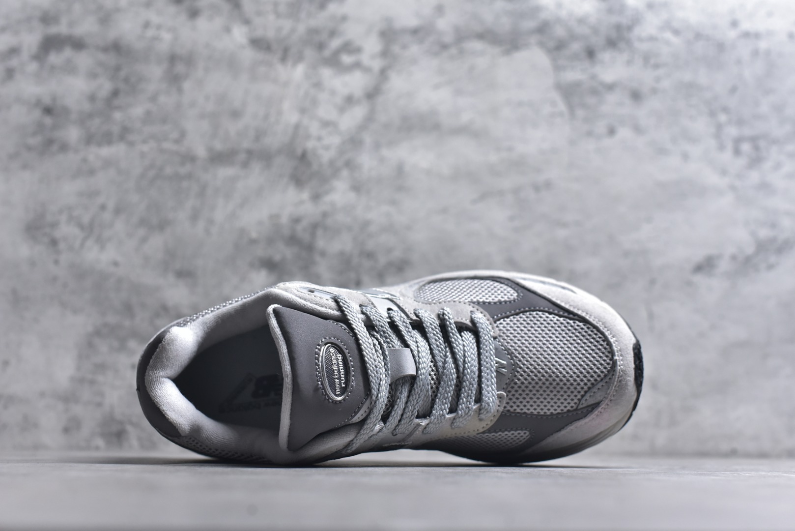 图片[4]-#New balance 2002R Fs 2002R 正宗原装六层组合大底 后掌ABZORB，后掌N-ERGY避震系统 大底N-DURANCE 从不弄虚作假 区别市面描漆一体大底， 皮料方面采用进口荔枝纹理头层磨砂 非市面❌错版猪八/二层磨砂 2002R分越南版和国产版， 1⃣️：越产颜色更深：更好看 国产颜色浅，略逊 2⃣️：越产版型更秀气，相同码数国产肉眼可见鞋型偏长 3⃣️：越产做工粗略 国产做工更为精致 综合以上几点 R版2002R留优去弊 保留国产的精致做工 融入越版的颜色与版型 做出让人赏心悦目的2002R 尺码：36 36.5 37 37.5 38 38.5 39.5 40 40.5 41.5 42 42.5 43 44 44.5 45-选品中心