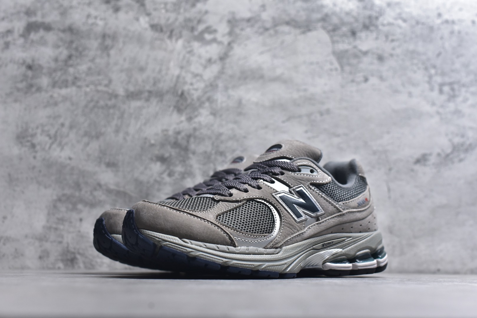 图片[2]-#New balance 2002R Fs 2002R 正宗原装六层组合大底 后掌ABZORB，后掌N-ERGY避震系统 大底N-DURANCE 从不弄虚作假 区别市面描漆一体大底， 皮料方面采用进口荔枝纹理头层磨砂 非市面❌错版猪八/二层磨砂 2002R分越南版和国产版， 1⃣️：越产颜色更深：更好看 国产颜色浅，略逊 2⃣️：越产版型更秀气，相同码数国产肉眼可见鞋型偏长 3⃣️：越产做工粗略 国产做工更为精致 综合以上几点 R版2002R留优去弊 保留国产的精致做工 融入越版的颜色与版型 做出让人赏心悦目的2002R 尺码：36 36.5 37 37.5 38 38.5 39.5 40 40.5 41.5 42 42.5 43 44 44.5 45-选品中心