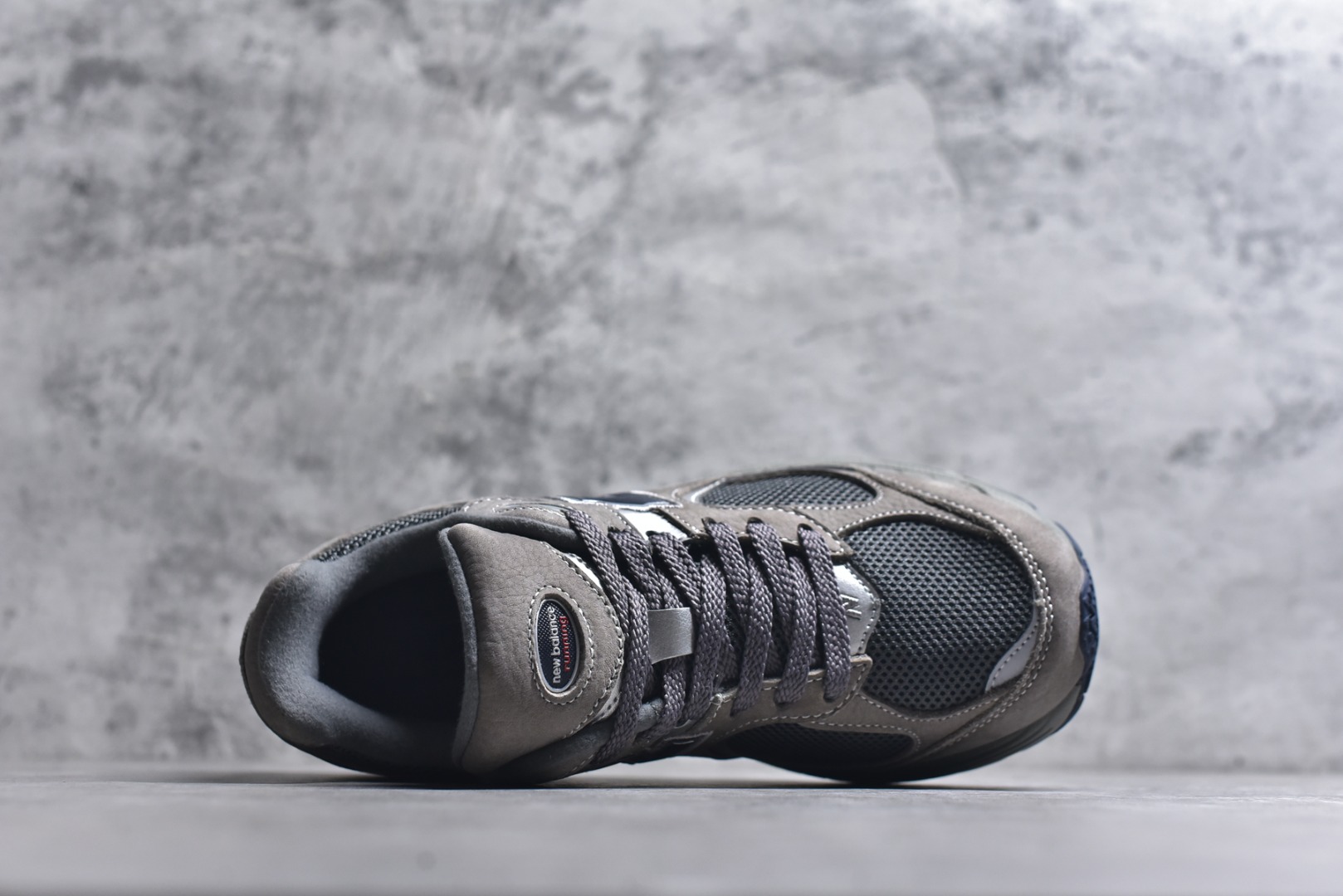 图片[4]-#New balance 2002R Fs 2002R 正宗原装六层组合大底 后掌ABZORB，后掌N-ERGY避震系统 大底N-DURANCE 从不弄虚作假 区别市面描漆一体大底， 皮料方面采用进口荔枝纹理头层磨砂 非市面❌错版猪八/二层磨砂 2002R分越南版和国产版， 1⃣️：越产颜色更深：更好看 国产颜色浅，略逊 2⃣️：越产版型更秀气，相同码数国产肉眼可见鞋型偏长 3⃣️：越产做工粗略 国产做工更为精致 综合以上几点 R版2002R留优去弊 保留国产的精致做工 融入越版的颜色与版型 做出让人赏心悦目的2002R 尺码：36 36.5 37 37.5 38 38.5 39.5 40 40.5 41.5 42 42.5 43 44 44.5 45-选品中心