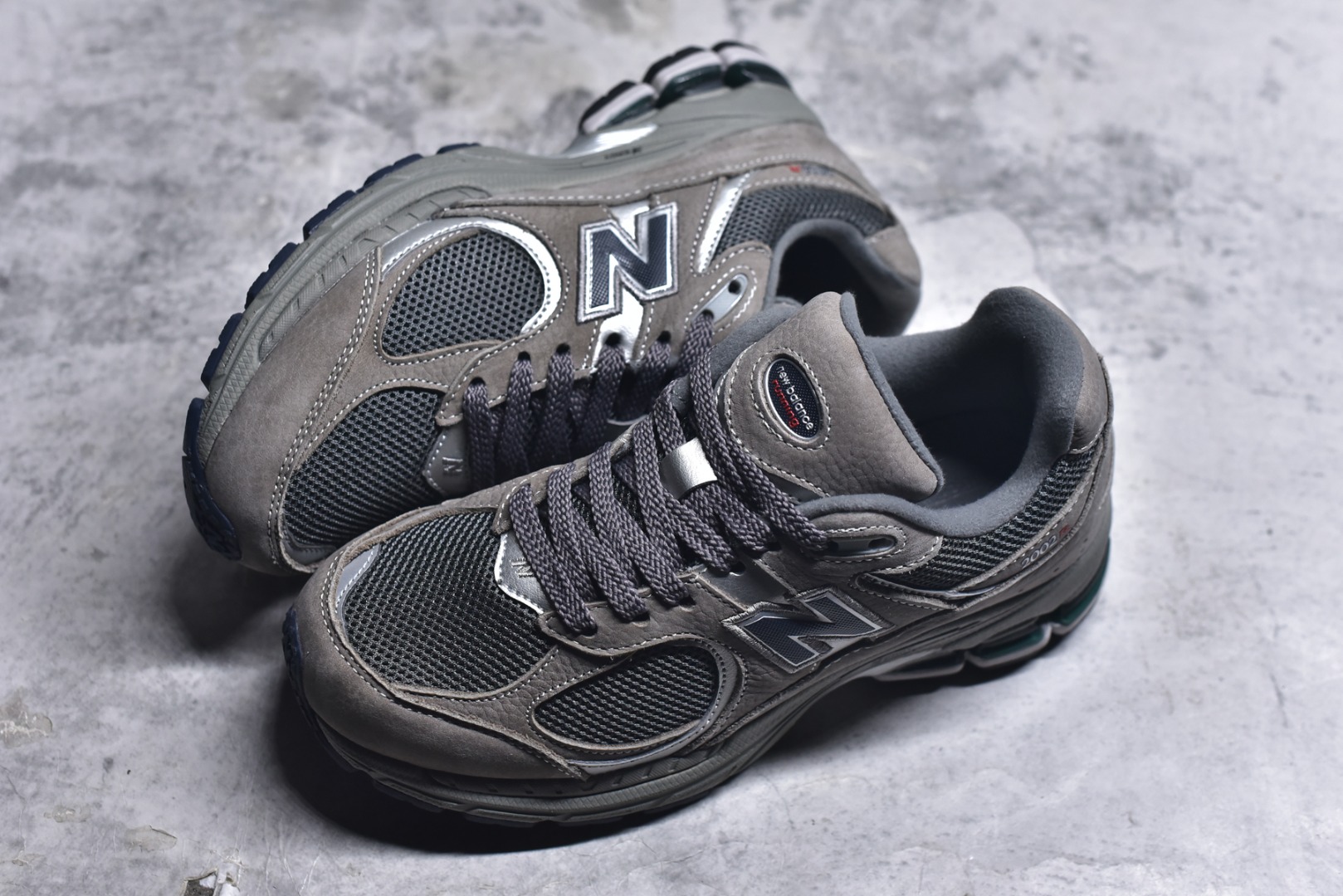 图片[7]-#New balance 2002R Fs 2002R 正宗原装六层组合大底 后掌ABZORB，后掌N-ERGY避震系统 大底N-DURANCE 从不弄虚作假 区别市面描漆一体大底， 皮料方面采用进口荔枝纹理头层磨砂 非市面❌错版猪八/二层磨砂 2002R分越南版和国产版， 1⃣️：越产颜色更深：更好看 国产颜色浅，略逊 2⃣️：越产版型更秀气，相同码数国产肉眼可见鞋型偏长 3⃣️：越产做工粗略 国产做工更为精致 综合以上几点 R版2002R留优去弊 保留国产的精致做工 融入越版的颜色与版型 做出让人赏心悦目的2002R 尺码：36 36.5 37 37.5 38 38.5 39.5 40 40.5 41.5 42 42.5 43 44 44.5 45-选品中心