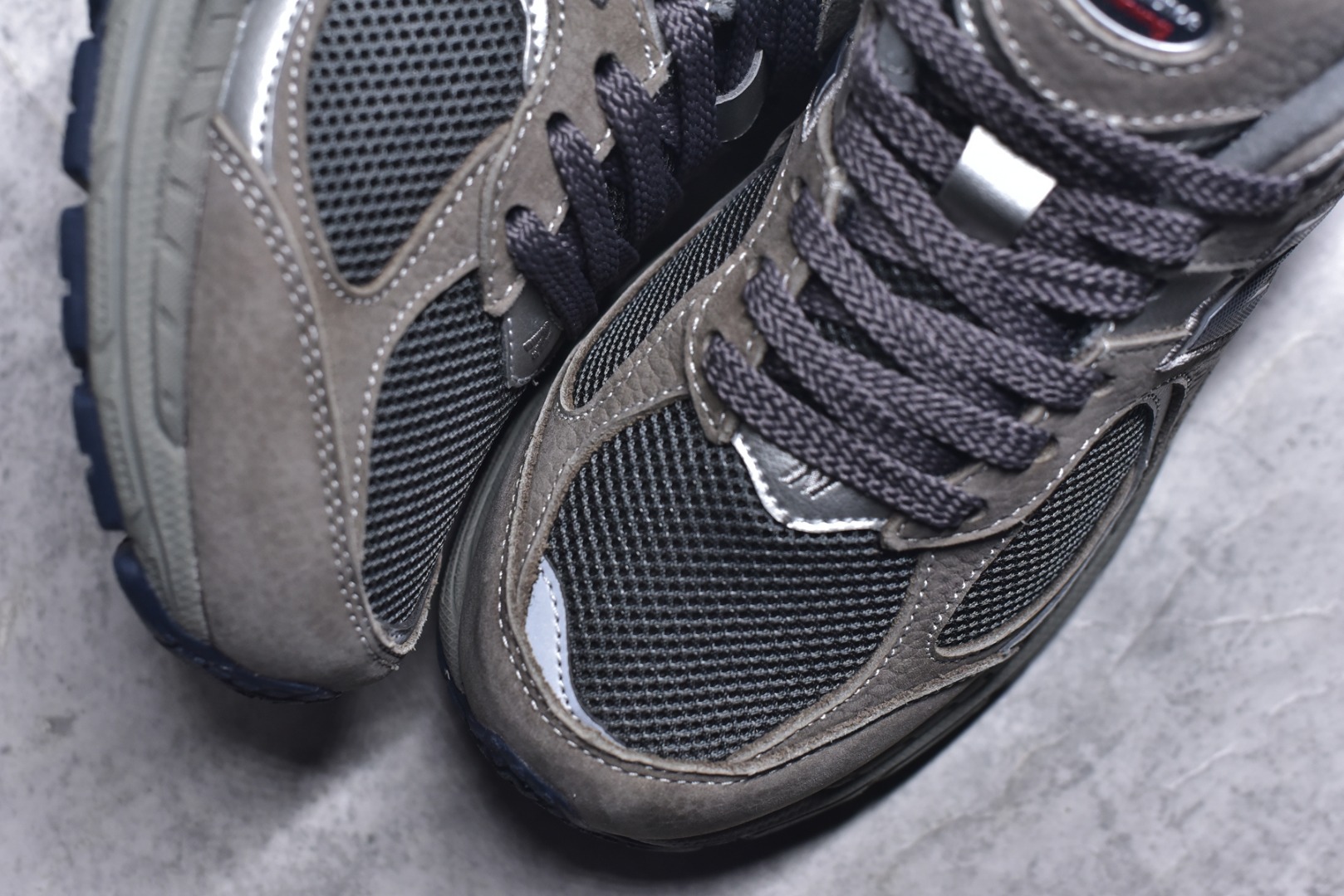 图片[8]-#New balance 2002R Fs 2002R 正宗原装六层组合大底 后掌ABZORB，后掌N-ERGY避震系统 大底N-DURANCE 从不弄虚作假 区别市面描漆一体大底， 皮料方面采用进口荔枝纹理头层磨砂 非市面❌错版猪八/二层磨砂 2002R分越南版和国产版， 1⃣️：越产颜色更深：更好看 国产颜色浅，略逊 2⃣️：越产版型更秀气，相同码数国产肉眼可见鞋型偏长 3⃣️：越产做工粗略 国产做工更为精致 综合以上几点 R版2002R留优去弊 保留国产的精致做工 融入越版的颜色与版型 做出让人赏心悦目的2002R 尺码：36 36.5 37 37.5 38 38.5 39.5 40 40.5 41.5 42 42.5 43 44 44.5 45-选品中心