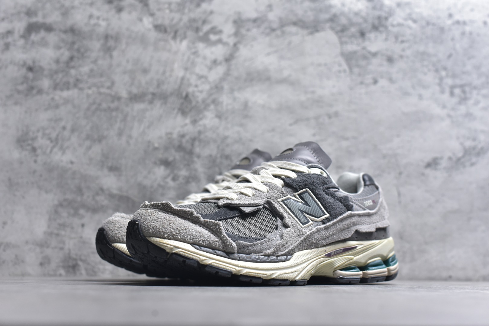图片[2]-#New balance 2002R Fs 2002R 正宗原装六层组合大底 后掌ABZORB，后掌N-ERGY避震系统 大底N-DURANCE 从不弄虚作假 区别市面描漆一体大底， 皮料方面采用进口荔枝纹理头层磨砂 非市面❌错版猪八/二层磨砂 2002R分越南版和国产版， 1⃣️：越产颜色更深：更好看 国产颜色浅，略逊 2⃣️：越产版型更秀气，相同码数国产肉眼可见鞋型偏长 3⃣️：越产做工粗略 国产做工更为精致 综合以上几点 R版2002R留优去弊 保留国产的精致做工 融入越版的颜色与版型 做出让人赏心悦目的2002R 尺码：36 36.5 37 37.5 38 38.5 39.5 40 40.5 41.5 42 42.5 43 44 44.5 45-选品中心