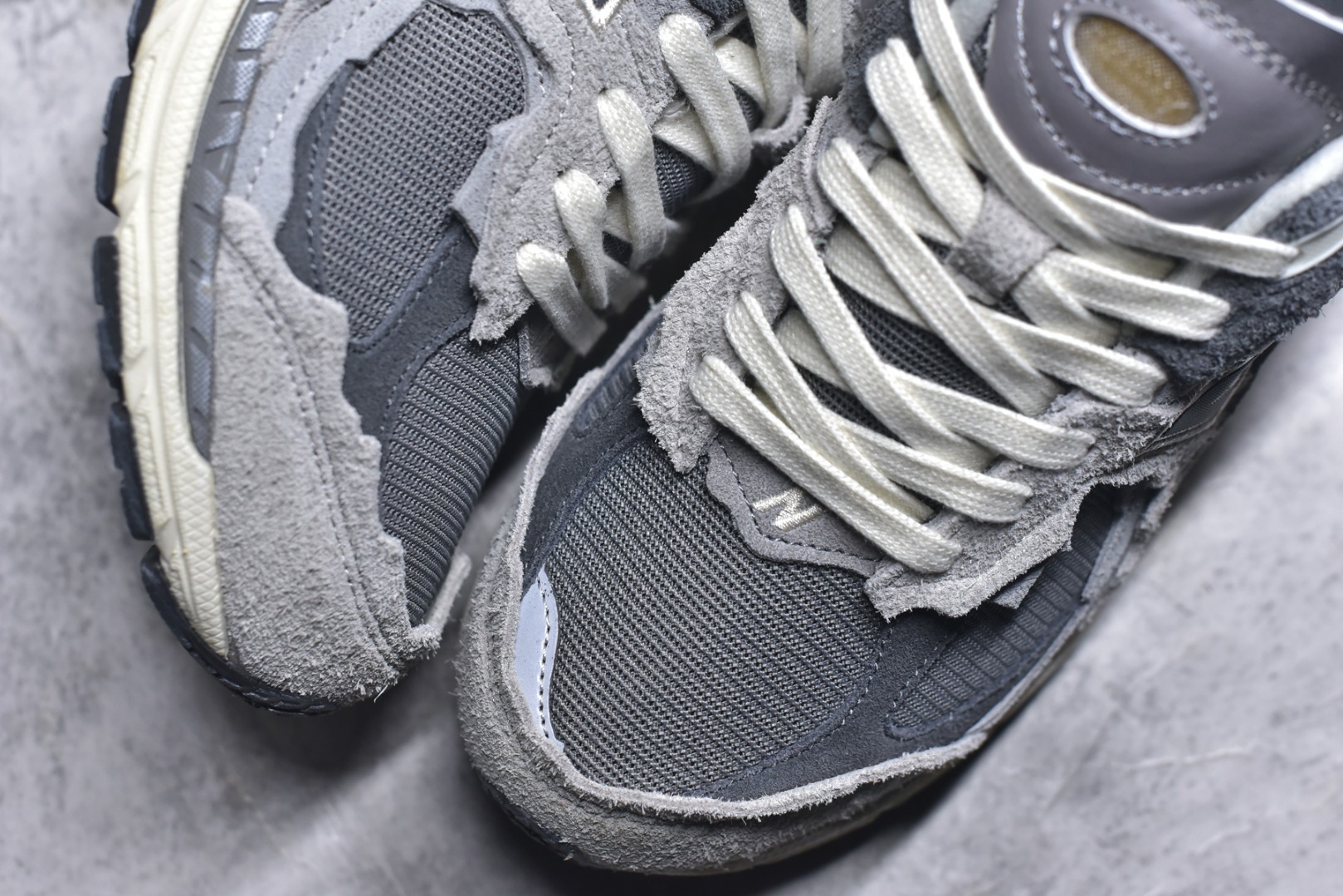 图片[8]-#New balance 2002R Fs 2002R 正宗原装六层组合大底 后掌ABZORB，后掌N-ERGY避震系统 大底N-DURANCE 从不弄虚作假 区别市面描漆一体大底， 皮料方面采用进口荔枝纹理头层磨砂 非市面❌错版猪八/二层磨砂 2002R分越南版和国产版， 1⃣️：越产颜色更深：更好看 国产颜色浅，略逊 2⃣️：越产版型更秀气，相同码数国产肉眼可见鞋型偏长 3⃣️：越产做工粗略 国产做工更为精致 综合以上几点 R版2002R留优去弊 保留国产的精致做工 融入越版的颜色与版型 做出让人赏心悦目的2002R 尺码：36 36.5 37 37.5 38 38.5 39.5 40 40.5 41.5 42 42.5 43 44 44.5 45-选品中心