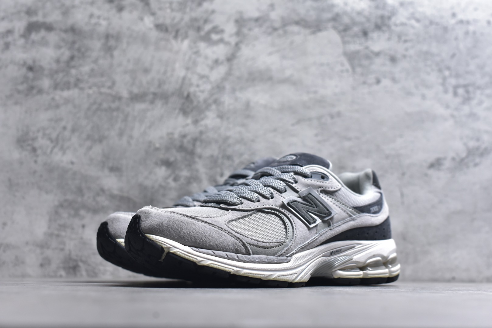 图片[2]-#New balance 2002R Fs 2002R 正宗原装六层组合大底 后掌ABZORB，后掌N-ERGY避震系统 大底N-DURANCE 从不弄虚作假 区别市面描漆一体大底， 皮料方面采用进口荔枝纹理头层磨砂 非市面❌错版猪八/二层磨砂 2002R分越南版和国产版， 1⃣️：越产颜色更深：更好看 国产颜色浅，略逊 2⃣️：越产版型更秀气，相同码数国产肉眼可见鞋型偏长 3⃣️：越产做工粗略 国产做工更为精致 综合以上几点 R版2002R留优去弊 保留国产的精致做工 融入越版的颜色与版型 做出让人赏心悦目的2002R 尺码：36 36.5 37 37.5 38 38.5 39.5 40 40.5 41.5 42 42.5 43 44 44.5 45-选品中心