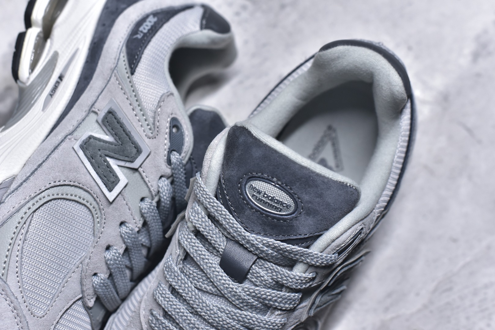 图片[9]-#New balance 2002R Fs 2002R 正宗原装六层组合大底 后掌ABZORB，后掌N-ERGY避震系统 大底N-DURANCE 从不弄虚作假 区别市面描漆一体大底， 皮料方面采用进口荔枝纹理头层磨砂 非市面❌错版猪八/二层磨砂 2002R分越南版和国产版， 1⃣️：越产颜色更深：更好看 国产颜色浅，略逊 2⃣️：越产版型更秀气，相同码数国产肉眼可见鞋型偏长 3⃣️：越产做工粗略 国产做工更为精致 综合以上几点 R版2002R留优去弊 保留国产的精致做工 融入越版的颜色与版型 做出让人赏心悦目的2002R 尺码：36 36.5 37 37.5 38 38.5 39.5 40 40.5 41.5 42 42.5 43 44 44.5 45-选品中心