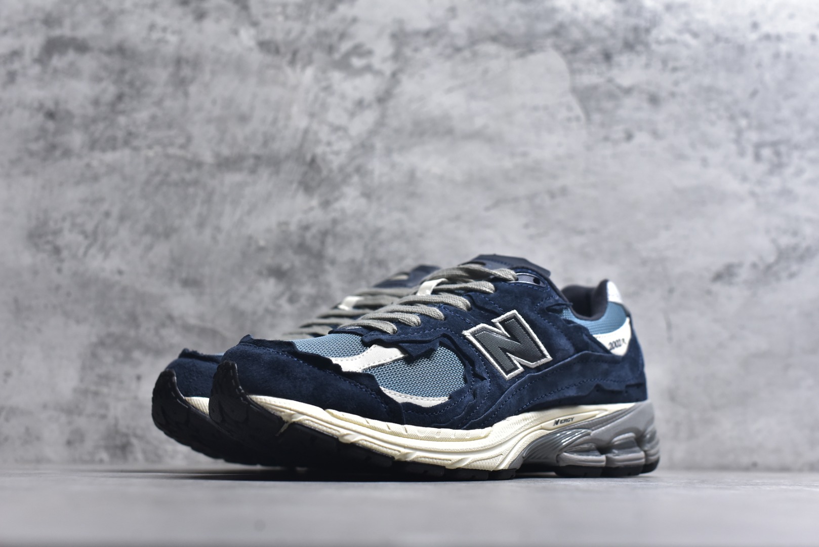 图片[2]-#New balance 2002R Fs 2002R 正宗原装六层组合大底 后掌ABZORB，后掌N-ERGY避震系统 大底N-DURANCE 从不弄虚作假 区别市面描漆一体大底， 皮料方面采用进口荔枝纹理头层磨砂 非市面❌错版猪八/二层磨砂 2002R分越南版和国产版， 1⃣️：越产颜色更深：更好看 国产颜色浅，略逊 2⃣️：越产版型更秀气，相同码数国产肉眼可见鞋型偏长 3⃣️：越产做工粗略 国产做工更为精致 综合以上几点 R版2002R留优去弊 保留国产的精致做工 融入越版的颜色与版型 做出让人赏心悦目的2002R 尺码：36 36.5 37 37.5 38 38.5 39.5 40 40.5 41.5 42 42.5 43 44 44.5 45-选品中心