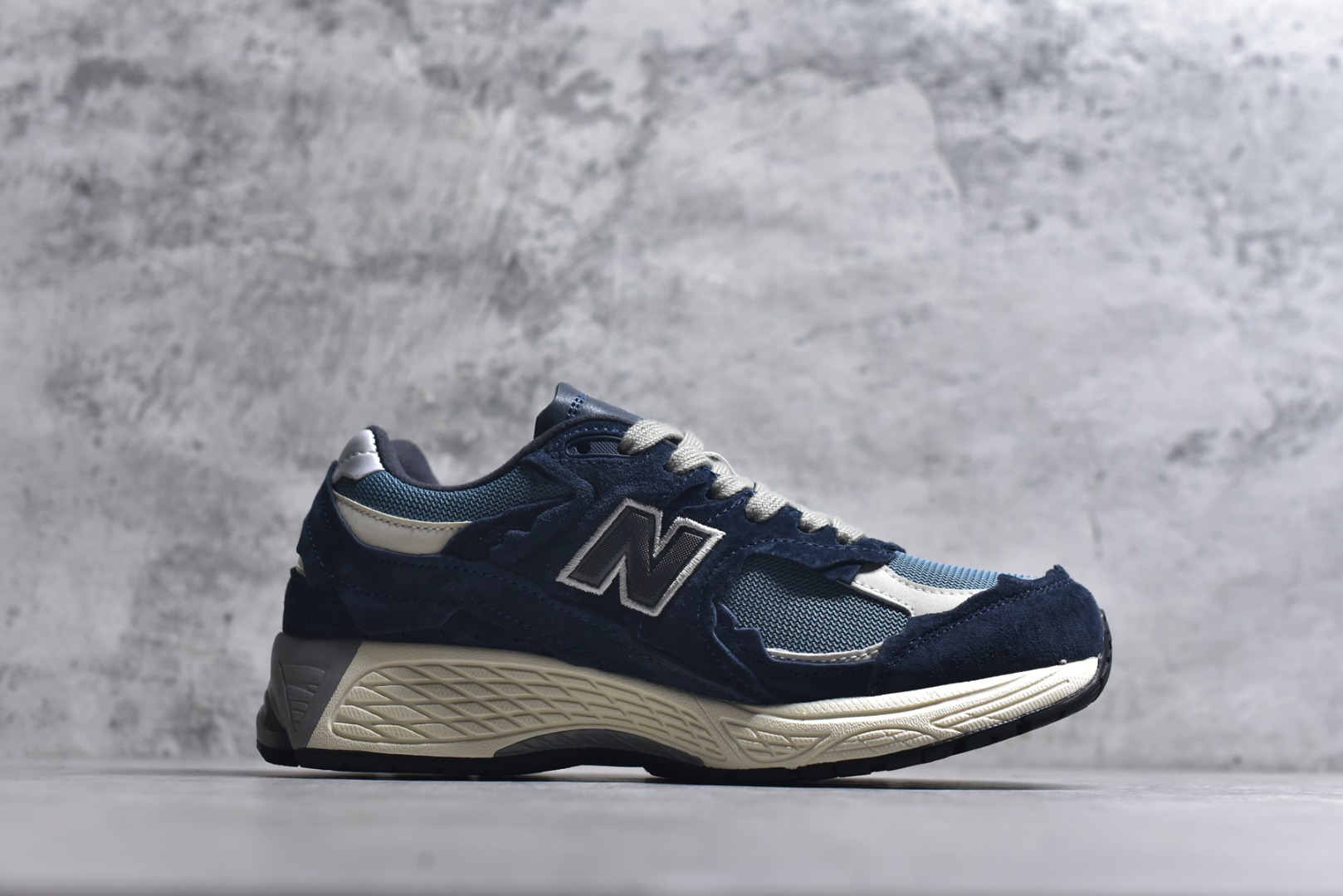 图片[3]-#New balance 2002R Fs 2002R 正宗原装六层组合大底 后掌ABZORB，后掌N-ERGY避震系统 大底N-DURANCE 从不弄虚作假 区别市面描漆一体大底， 皮料方面采用进口荔枝纹理头层磨砂 非市面❌错版猪八/二层磨砂 2002R分越南版和国产版， 1⃣️：越产颜色更深：更好看 国产颜色浅，略逊 2⃣️：越产版型更秀气，相同码数国产肉眼可见鞋型偏长 3⃣️：越产做工粗略 国产做工更为精致 综合以上几点 R版2002R留优去弊 保留国产的精致做工 融入越版的颜色与版型 做出让人赏心悦目的2002R 尺码：36 36.5 37 37.5 38 38.5 39.5 40 40.5 41.5 42 42.5 43 44 44.5 45-选品中心
