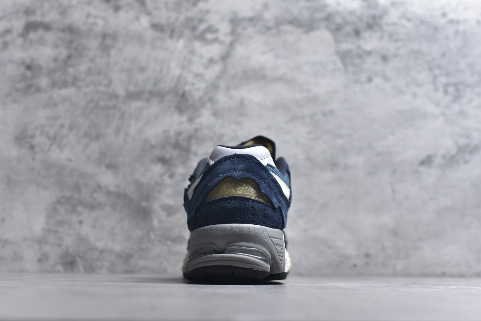 图片[5]-#New balance 2002R Fs 2002R 正宗原装六层组合大底 后掌ABZORB，后掌N-ERGY避震系统 大底N-DURANCE 从不弄虚作假 区别市面描漆一体大底， 皮料方面采用进口荔枝纹理头层磨砂 非市面❌错版猪八/二层磨砂 2002R分越南版和国产版， 1⃣️：越产颜色更深：更好看 国产颜色浅，略逊 2⃣️：越产版型更秀气，相同码数国产肉眼可见鞋型偏长 3⃣️：越产做工粗略 国产做工更为精致 综合以上几点 R版2002R留优去弊 保留国产的精致做工 融入越版的颜色与版型 做出让人赏心悦目的2002R 尺码：36 36.5 37 37.5 38 38.5 39.5 40 40.5 41.5 42 42.5 43 44 44.5 45-选品中心