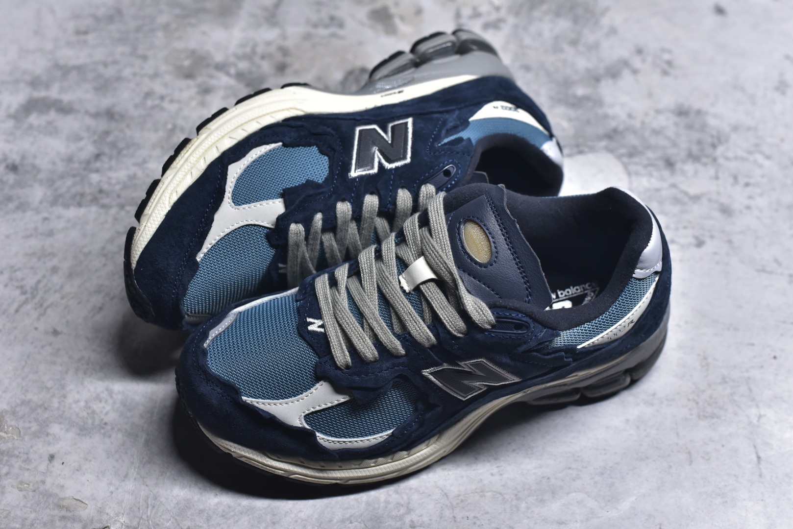 图片[7]-#New balance 2002R Fs 2002R 正宗原装六层组合大底 后掌ABZORB，后掌N-ERGY避震系统 大底N-DURANCE 从不弄虚作假 区别市面描漆一体大底， 皮料方面采用进口荔枝纹理头层磨砂 非市面❌错版猪八/二层磨砂 2002R分越南版和国产版， 1⃣️：越产颜色更深：更好看 国产颜色浅，略逊 2⃣️：越产版型更秀气，相同码数国产肉眼可见鞋型偏长 3⃣️：越产做工粗略 国产做工更为精致 综合以上几点 R版2002R留优去弊 保留国产的精致做工 融入越版的颜色与版型 做出让人赏心悦目的2002R 尺码：36 36.5 37 37.5 38 38.5 39.5 40 40.5 41.5 42 42.5 43 44 44.5 45-选品中心