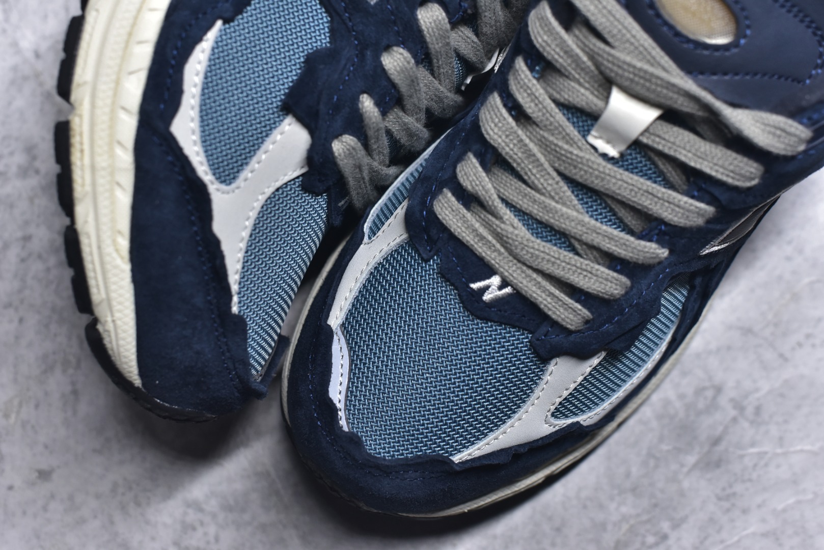 图片[8]-#New balance 2002R Fs 2002R 正宗原装六层组合大底 后掌ABZORB，后掌N-ERGY避震系统 大底N-DURANCE 从不弄虚作假 区别市面描漆一体大底， 皮料方面采用进口荔枝纹理头层磨砂 非市面❌错版猪八/二层磨砂 2002R分越南版和国产版， 1⃣️：越产颜色更深：更好看 国产颜色浅，略逊 2⃣️：越产版型更秀气，相同码数国产肉眼可见鞋型偏长 3⃣️：越产做工粗略 国产做工更为精致 综合以上几点 R版2002R留优去弊 保留国产的精致做工 融入越版的颜色与版型 做出让人赏心悦目的2002R 尺码：36 36.5 37 37.5 38 38.5 39.5 40 40.5 41.5 42 42.5 43 44 44.5 45-选品中心