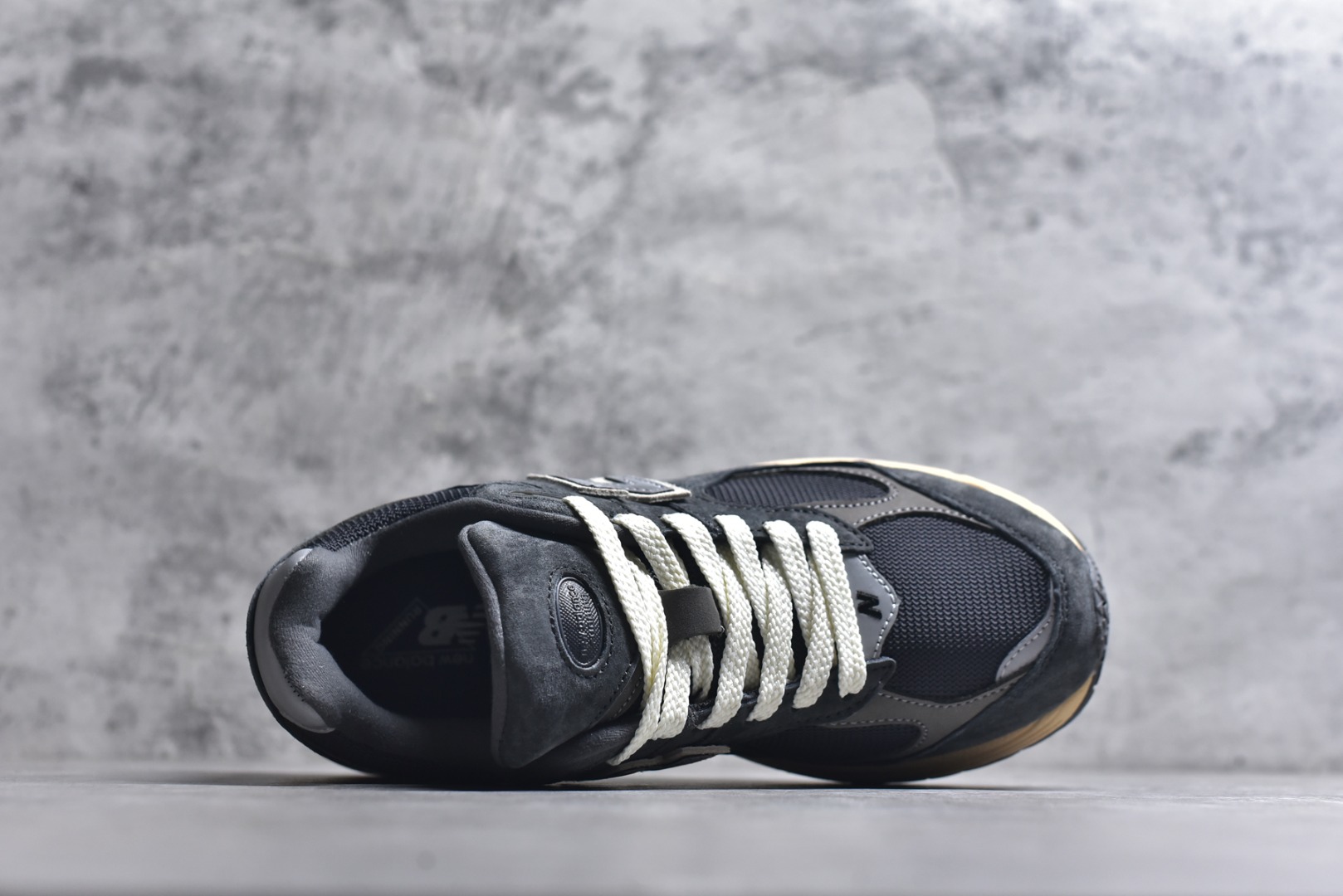 图片[4]-#New balance 2002R Fs 2002R 正宗原装六层组合大底 后掌ABZORB，后掌N-ERGY避震系统 大底N-DURANCE 从不弄虚作假 区别市面描漆一体大底， 皮料方面采用进口荔枝纹理头层磨砂 非市面❌错版猪八/二层磨砂 2002R分越南版和国产版， 1⃣️：越产颜色更深：更好看 国产颜色浅，略逊 2⃣️：越产版型更秀气，相同码数国产肉眼可见鞋型偏长 3⃣️：越产做工粗略 国产做工更为精致 综合以上几点 R版2002R留优去弊 保留国产的精致做工 融入越版的颜色与版型 做出让人赏心悦目的2002R 尺码：36 36.5 37 37.5 38 38.5 39.5 40 40.5 41.5 42 42.5 43 44 44.5 45-选品中心