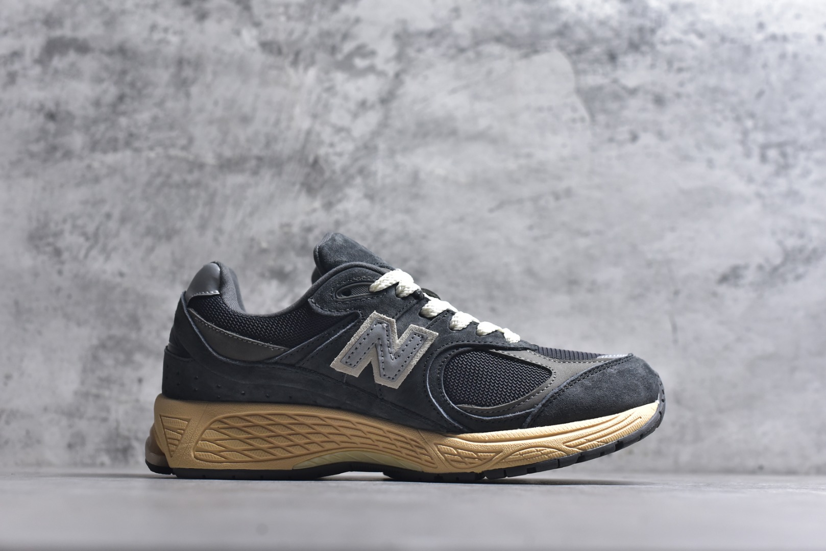 图片[3]-#New balance 2002R Fs 2002R 正宗原装六层组合大底 后掌ABZORB，后掌N-ERGY避震系统 大底N-DURANCE 从不弄虚作假 区别市面描漆一体大底， 皮料方面采用进口荔枝纹理头层磨砂 非市面❌错版猪八/二层磨砂 2002R分越南版和国产版， 1⃣️：越产颜色更深：更好看 国产颜色浅，略逊 2⃣️：越产版型更秀气，相同码数国产肉眼可见鞋型偏长 3⃣️：越产做工粗略 国产做工更为精致 综合以上几点 R版2002R留优去弊 保留国产的精致做工 融入越版的颜色与版型 做出让人赏心悦目的2002R 尺码：36 36.5 37 37.5 38 38.5 39.5 40 40.5 41.5 42 42.5 43 44 44.5 45-选品中心