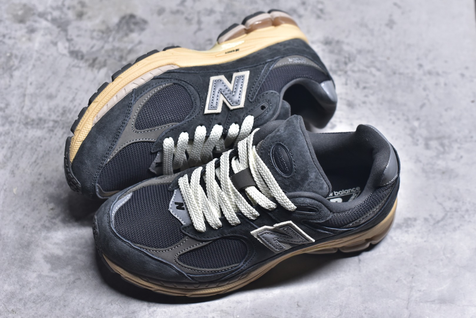 图片[7]-#New balance 2002R Fs 2002R 正宗原装六层组合大底 后掌ABZORB，后掌N-ERGY避震系统 大底N-DURANCE 从不弄虚作假 区别市面描漆一体大底， 皮料方面采用进口荔枝纹理头层磨砂 非市面❌错版猪八/二层磨砂 2002R分越南版和国产版， 1⃣️：越产颜色更深：更好看 国产颜色浅，略逊 2⃣️：越产版型更秀气，相同码数国产肉眼可见鞋型偏长 3⃣️：越产做工粗略 国产做工更为精致 综合以上几点 R版2002R留优去弊 保留国产的精致做工 融入越版的颜色与版型 做出让人赏心悦目的2002R 尺码：36 36.5 37 37.5 38 38.5 39.5 40 40.5 41.5 42 42.5 43 44 44.5 45-选品中心