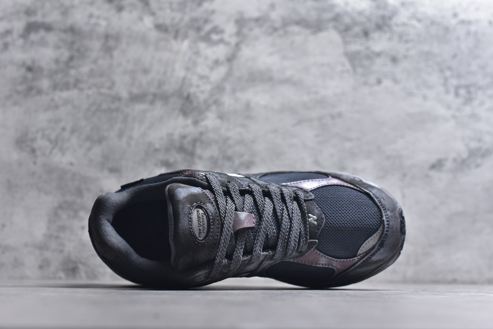 图片[4]-#New balance 2002R Fs 2002R 正宗原装六层组合大底 后掌ABZORB，后掌N-ERGY避震系统 大底N-DURANCE 从不弄虚作假 区别市面描漆一体大底， 皮料方面采用进口荔枝纹理头层磨砂 非市面❌错版猪八/二层磨砂 2002R分越南版和国产版， 1⃣️：越产颜色更深：更好看 国产颜色浅，略逊 2⃣️：越产版型更秀气，相同码数国产肉眼可见鞋型偏长 3⃣️：越产做工粗略 国产做工更为精致 综合以上几点 R版2002R留优去弊 保留国产的精致做工 融入越版的颜色与版型 做出让人赏心悦目的2002R 尺码：36 36.5 37 37.5 38 38.5 39.5 40 40.5 41.5 42 42.5 43 44 44.5 45-选品中心