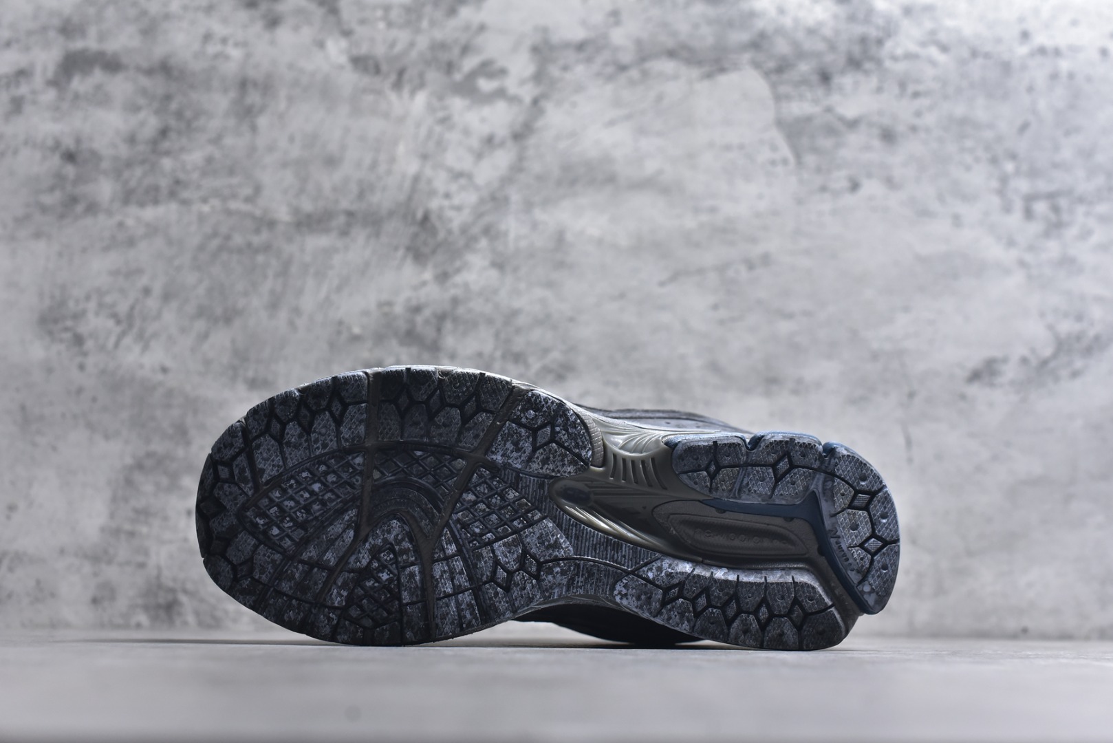 图片[6]-#New balance 2002R Fs 2002R 正宗原装六层组合大底 后掌ABZORB，后掌N-ERGY避震系统 大底N-DURANCE 从不弄虚作假 区别市面描漆一体大底， 皮料方面采用进口荔枝纹理头层磨砂 非市面❌错版猪八/二层磨砂 2002R分越南版和国产版， 1⃣️：越产颜色更深：更好看 国产颜色浅，略逊 2⃣️：越产版型更秀气，相同码数国产肉眼可见鞋型偏长 3⃣️：越产做工粗略 国产做工更为精致 综合以上几点 R版2002R留优去弊 保留国产的精致做工 融入越版的颜色与版型 做出让人赏心悦目的2002R 尺码：36 36.5 37 37.5 38 38.5 39.5 40 40.5 41.5 42 42.5 43 44 44.5 45-选品中心