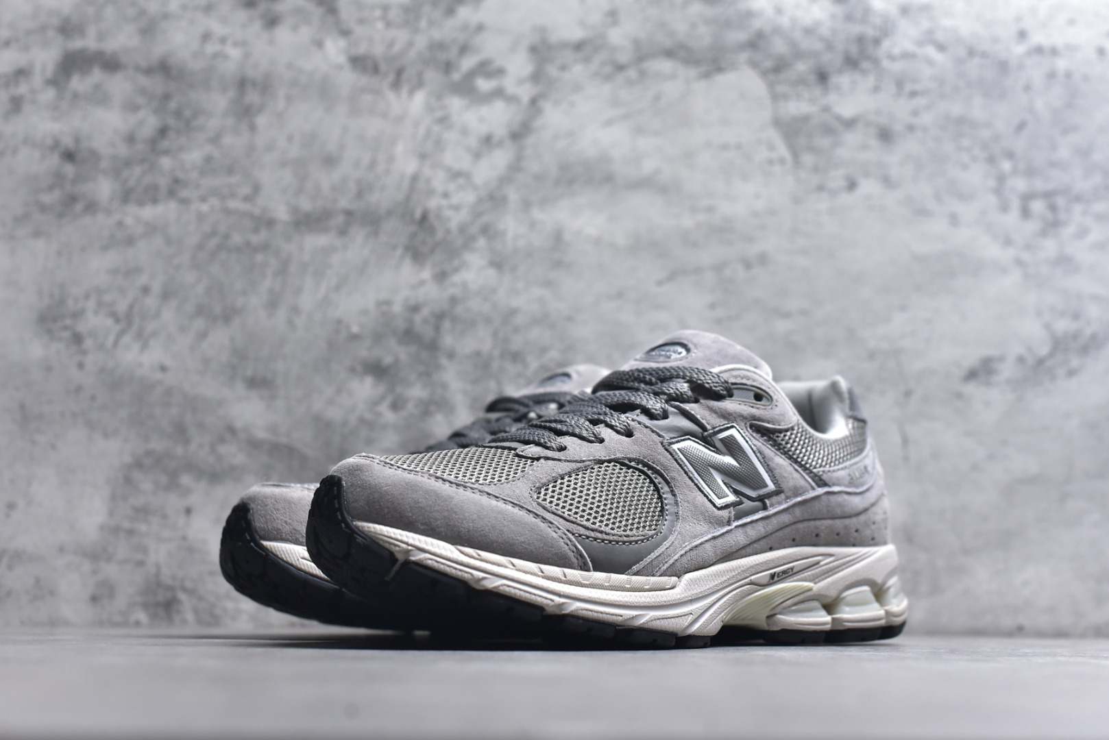 图片[2]-#New balance 2002R Fs 2002R 正宗原装六层组合大底 后掌ABZORB，后掌N-ERGY避震系统 大底N-DURANCE 从不弄虚作假 区别市面描漆一体大底， 皮料方面采用进口荔枝纹理头层磨砂 非市面❌错版猪八/二层磨砂 2002R分越南版和国产版， 1⃣️：越产颜色更深：更好看 国产颜色浅，略逊 2⃣️：越产版型更秀气，相同码数国产肉眼可见鞋型偏长 3⃣️：越产做工粗略 国产做工更为精致 综合以上几点 R版2002R留优去弊 保留国产的精致做工 融入越版的颜色与版型 做出让人赏心悦目的2002R 尺码：36 36.5 37 37.5 38 38.5 39.5 40 40.5 41.5 42 42.5 43 44 44.5 45-选品中心