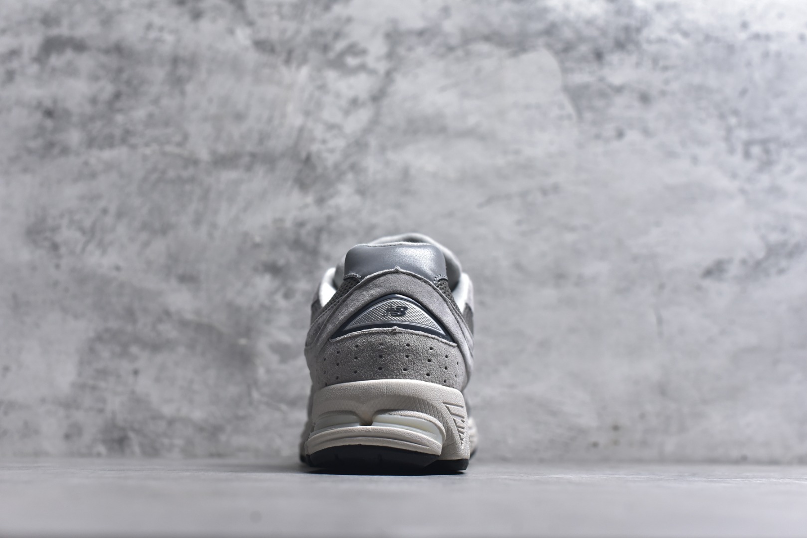 图片[5]-#New balance 2002R Fs 2002R 正宗原装六层组合大底 后掌ABZORB，后掌N-ERGY避震系统 大底N-DURANCE 从不弄虚作假 区别市面描漆一体大底， 皮料方面采用进口荔枝纹理头层磨砂 非市面❌错版猪八/二层磨砂 2002R分越南版和国产版， 1⃣️：越产颜色更深：更好看 国产颜色浅，略逊 2⃣️：越产版型更秀气，相同码数国产肉眼可见鞋型偏长 3⃣️：越产做工粗略 国产做工更为精致 综合以上几点 R版2002R留优去弊 保留国产的精致做工 融入越版的颜色与版型 做出让人赏心悦目的2002R 尺码：36 36.5 37 37.5 38 38.5 39.5 40 40.5 41.5 42 42.5 43 44 44.5 45-选品中心