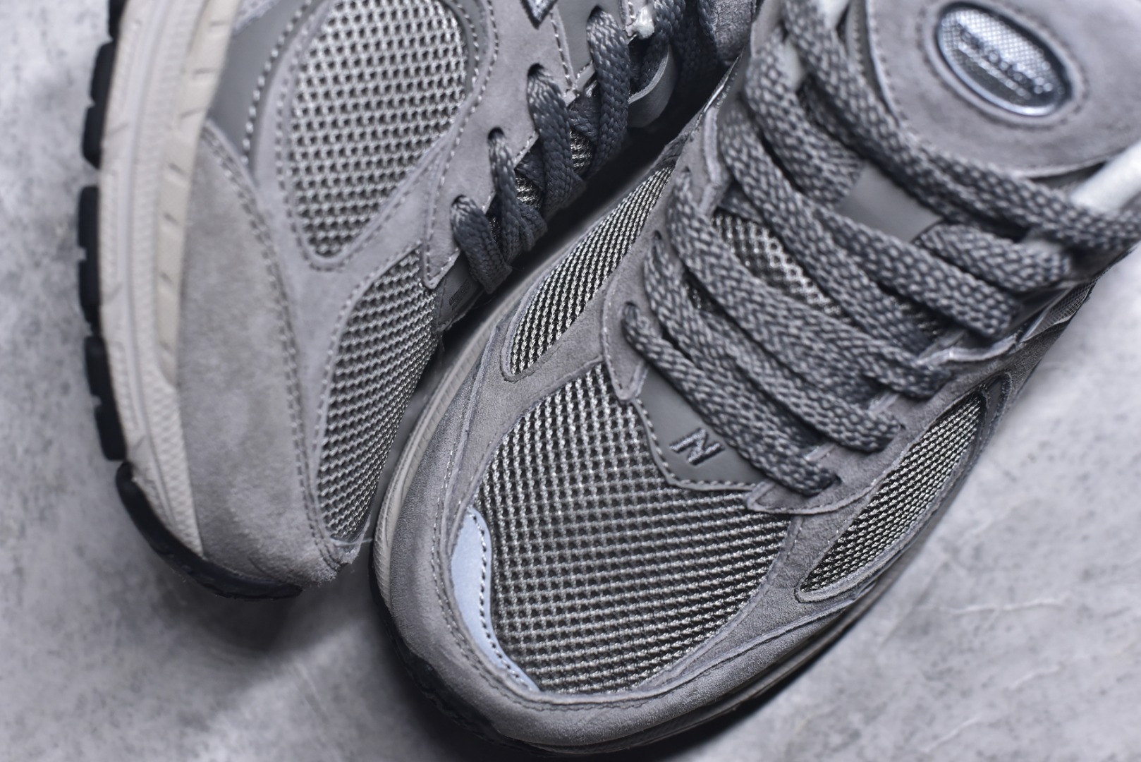 图片[8]-#New balance 2002R Fs 2002R 正宗原装六层组合大底 后掌ABZORB，后掌N-ERGY避震系统 大底N-DURANCE 从不弄虚作假 区别市面描漆一体大底， 皮料方面采用进口荔枝纹理头层磨砂 非市面❌错版猪八/二层磨砂 2002R分越南版和国产版， 1⃣️：越产颜色更深：更好看 国产颜色浅，略逊 2⃣️：越产版型更秀气，相同码数国产肉眼可见鞋型偏长 3⃣️：越产做工粗略 国产做工更为精致 综合以上几点 R版2002R留优去弊 保留国产的精致做工 融入越版的颜色与版型 做出让人赏心悦目的2002R 尺码：36 36.5 37 37.5 38 38.5 39.5 40 40.5 41.5 42 42.5 43 44 44.5 45-选品中心