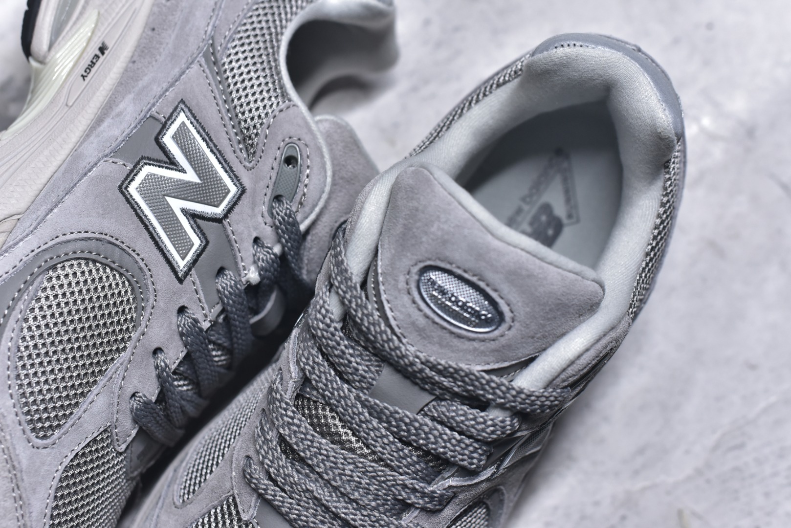 图片[9]-#New balance 2002R Fs 2002R 正宗原装六层组合大底 后掌ABZORB，后掌N-ERGY避震系统 大底N-DURANCE 从不弄虚作假 区别市面描漆一体大底， 皮料方面采用进口荔枝纹理头层磨砂 非市面❌错版猪八/二层磨砂 2002R分越南版和国产版， 1⃣️：越产颜色更深：更好看 国产颜色浅，略逊 2⃣️：越产版型更秀气，相同码数国产肉眼可见鞋型偏长 3⃣️：越产做工粗略 国产做工更为精致 综合以上几点 R版2002R留优去弊 保留国产的精致做工 融入越版的颜色与版型 做出让人赏心悦目的2002R 尺码：36 36.5 37 37.5 38 38.5 39.5 40 40.5 41.5 42 42.5 43 44 44.5 45-选品中心