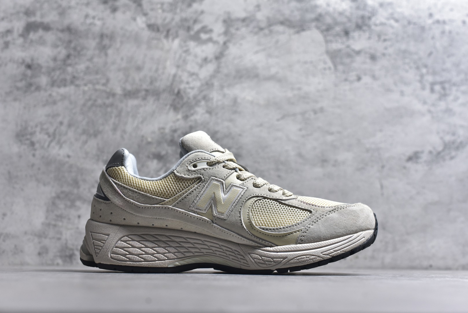 图片[3]-#New balance 2002R Fs 2002R 正宗原装六层组合大底 后掌ABZORB，后掌N-ERGY避震系统 大底N-DURANCE 从不弄虚作假 区别市面描漆一体大底， 皮料方面采用进口荔枝纹理头层磨砂 非市面❌错版猪八/二层磨砂 2002R分越南版和国产版， 1⃣️：越产颜色更深：更好看 国产颜色浅，略逊 2⃣️：越产版型更秀气，相同码数国产肉眼可见鞋型偏长 3⃣️：越产做工粗略 国产做工更为精致 综合以上几点 R版2002R留优去弊 保留国产的精致做工 融入越版的颜色与版型 做出让人赏心悦目的2002R 尺码：36 36.5 37 37.5 38 38.5 39.5 40 40.5 41.5 42 42.5 43 44 44.5 45-选品中心