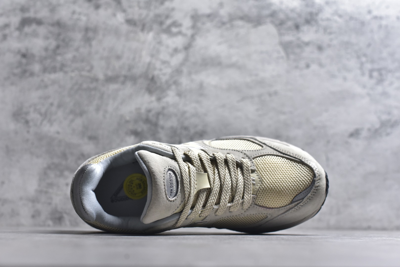 图片[4]-#New balance 2002R Fs 2002R 正宗原装六层组合大底 后掌ABZORB，后掌N-ERGY避震系统 大底N-DURANCE 从不弄虚作假 区别市面描漆一体大底， 皮料方面采用进口荔枝纹理头层磨砂 非市面❌错版猪八/二层磨砂 2002R分越南版和国产版， 1⃣️：越产颜色更深：更好看 国产颜色浅，略逊 2⃣️：越产版型更秀气，相同码数国产肉眼可见鞋型偏长 3⃣️：越产做工粗略 国产做工更为精致 综合以上几点 R版2002R留优去弊 保留国产的精致做工 融入越版的颜色与版型 做出让人赏心悦目的2002R 尺码：36 36.5 37 37.5 38 38.5 39.5 40 40.5 41.5 42 42.5 43 44 44.5 45-选品中心