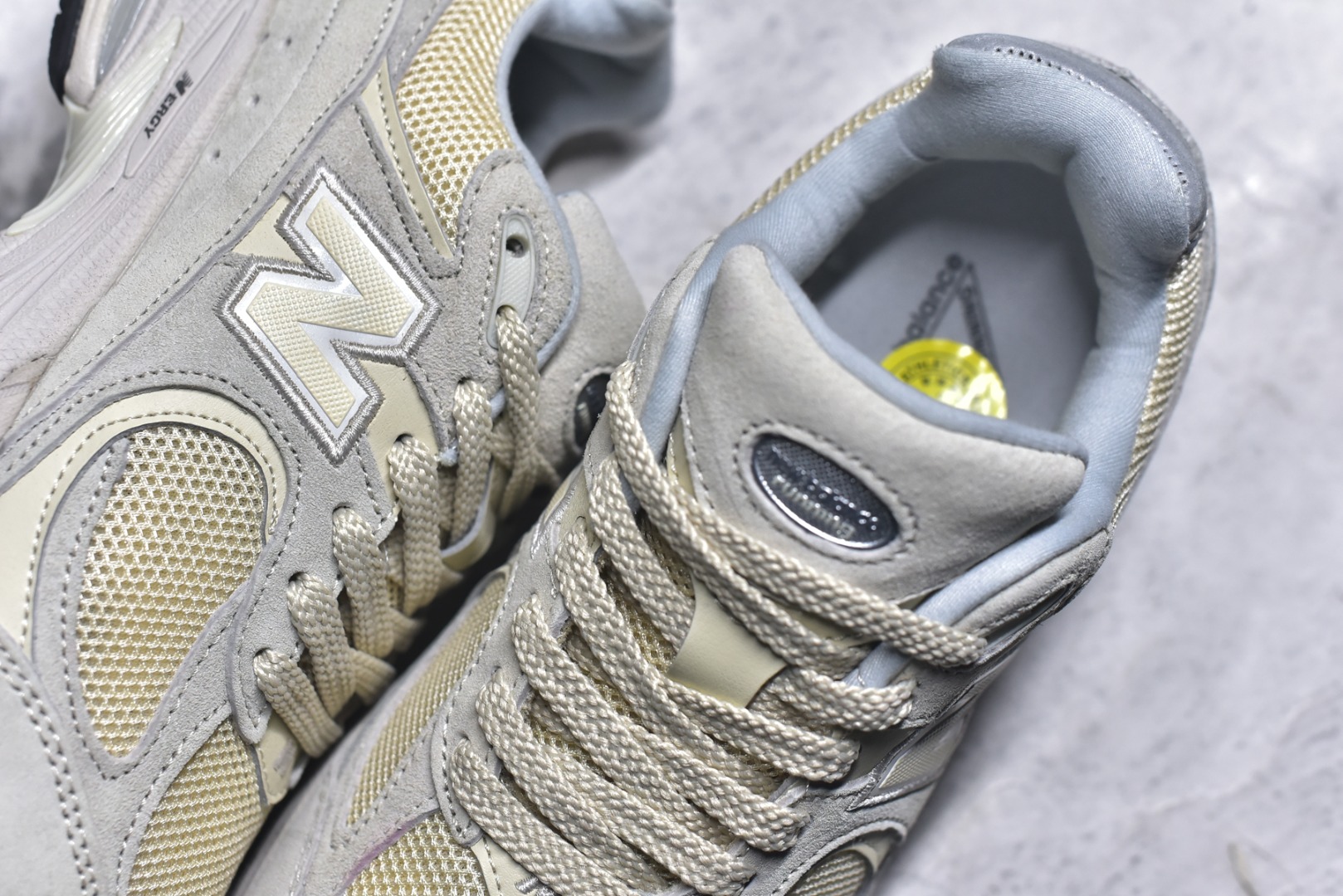 图片[9]-#New balance 2002R Fs 2002R 正宗原装六层组合大底 后掌ABZORB，后掌N-ERGY避震系统 大底N-DURANCE 从不弄虚作假 区别市面描漆一体大底， 皮料方面采用进口荔枝纹理头层磨砂 非市面❌错版猪八/二层磨砂 2002R分越南版和国产版， 1⃣️：越产颜色更深：更好看 国产颜色浅，略逊 2⃣️：越产版型更秀气，相同码数国产肉眼可见鞋型偏长 3⃣️：越产做工粗略 国产做工更为精致 综合以上几点 R版2002R留优去弊 保留国产的精致做工 融入越版的颜色与版型 做出让人赏心悦目的2002R 尺码：36 36.5 37 37.5 38 38.5 39.5 40 40.5 41.5 42 42.5 43 44 44.5 45-选品中心