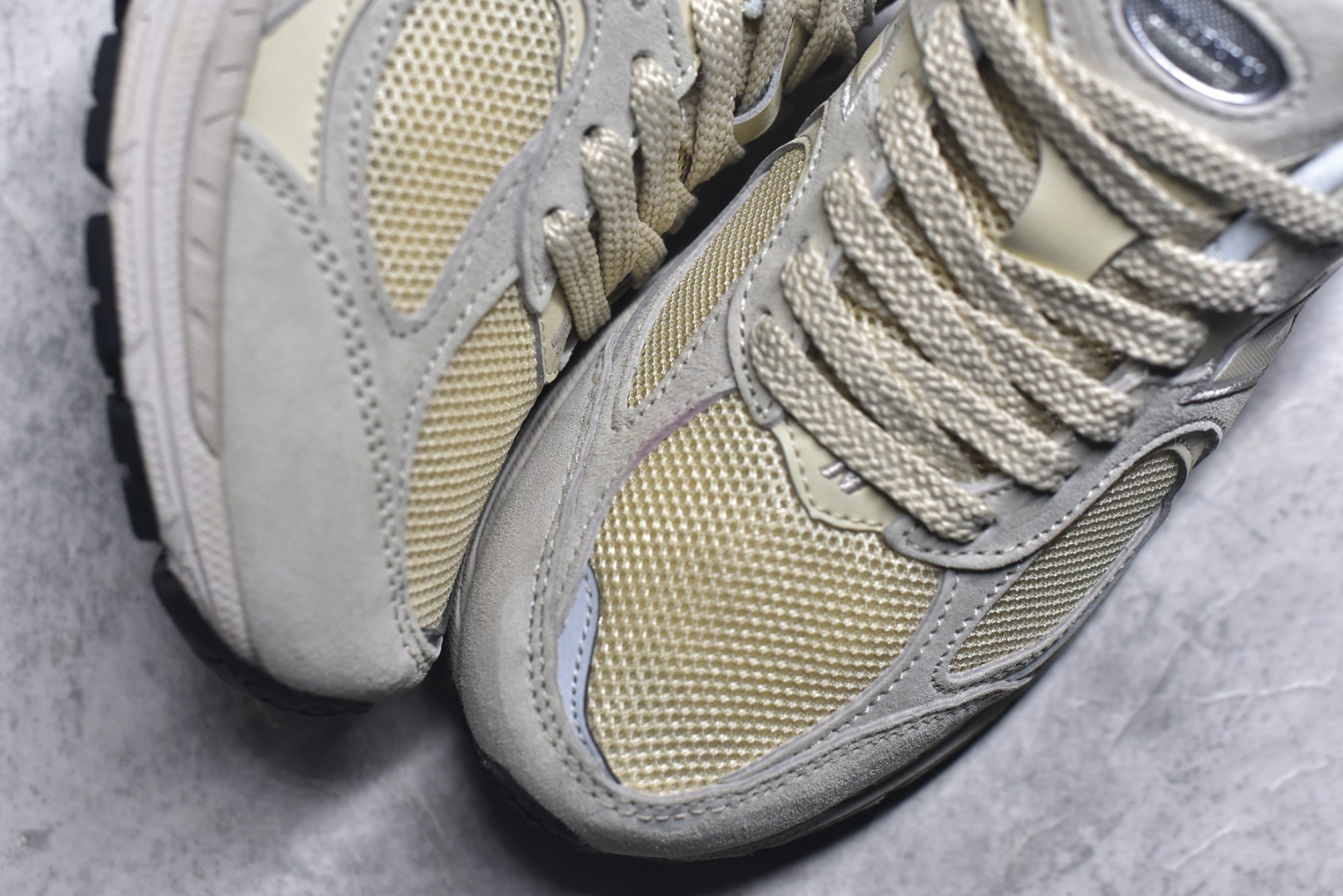 图片[8]-#New balance 2002R Fs 2002R 正宗原装六层组合大底 后掌ABZORB，后掌N-ERGY避震系统 大底N-DURANCE 从不弄虚作假 区别市面描漆一体大底， 皮料方面采用进口荔枝纹理头层磨砂 非市面❌错版猪八/二层磨砂 2002R分越南版和国产版， 1⃣️：越产颜色更深：更好看 国产颜色浅，略逊 2⃣️：越产版型更秀气，相同码数国产肉眼可见鞋型偏长 3⃣️：越产做工粗略 国产做工更为精致 综合以上几点 R版2002R留优去弊 保留国产的精致做工 融入越版的颜色与版型 做出让人赏心悦目的2002R 尺码：36 36.5 37 37.5 38 38.5 39.5 40 40.5 41.5 42 42.5 43 44 44.5 45-选品中心