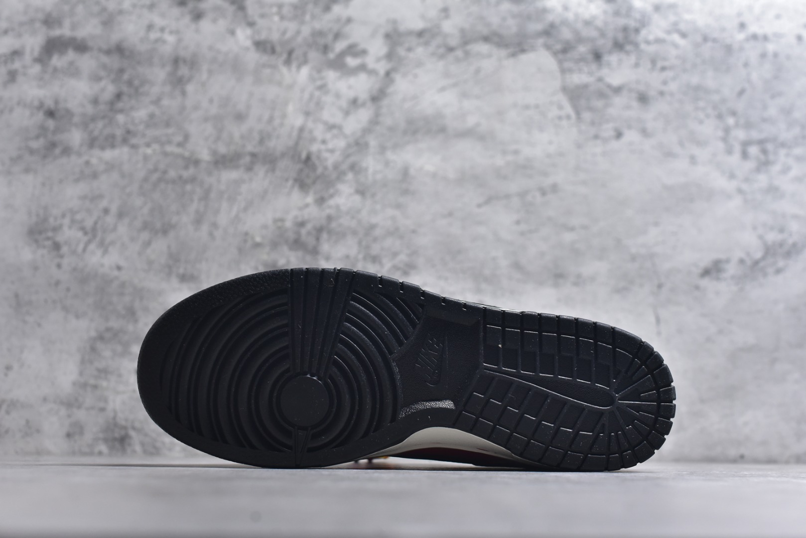 图片[6]-#Nike SB Dunk Low“马年限定——琥珀丹红” 高端私人定制 低帮休闲板鞋 定制鞋盒 大厂纯原品质出货 超高清洁度 皮料切割干净无任何毛边 细节完美 货号：NH0601-489 尺码：36 36.5 37.5 38 38.5 39 40 40.5 41 42 42.5 43 44 44.5 45-选品中心