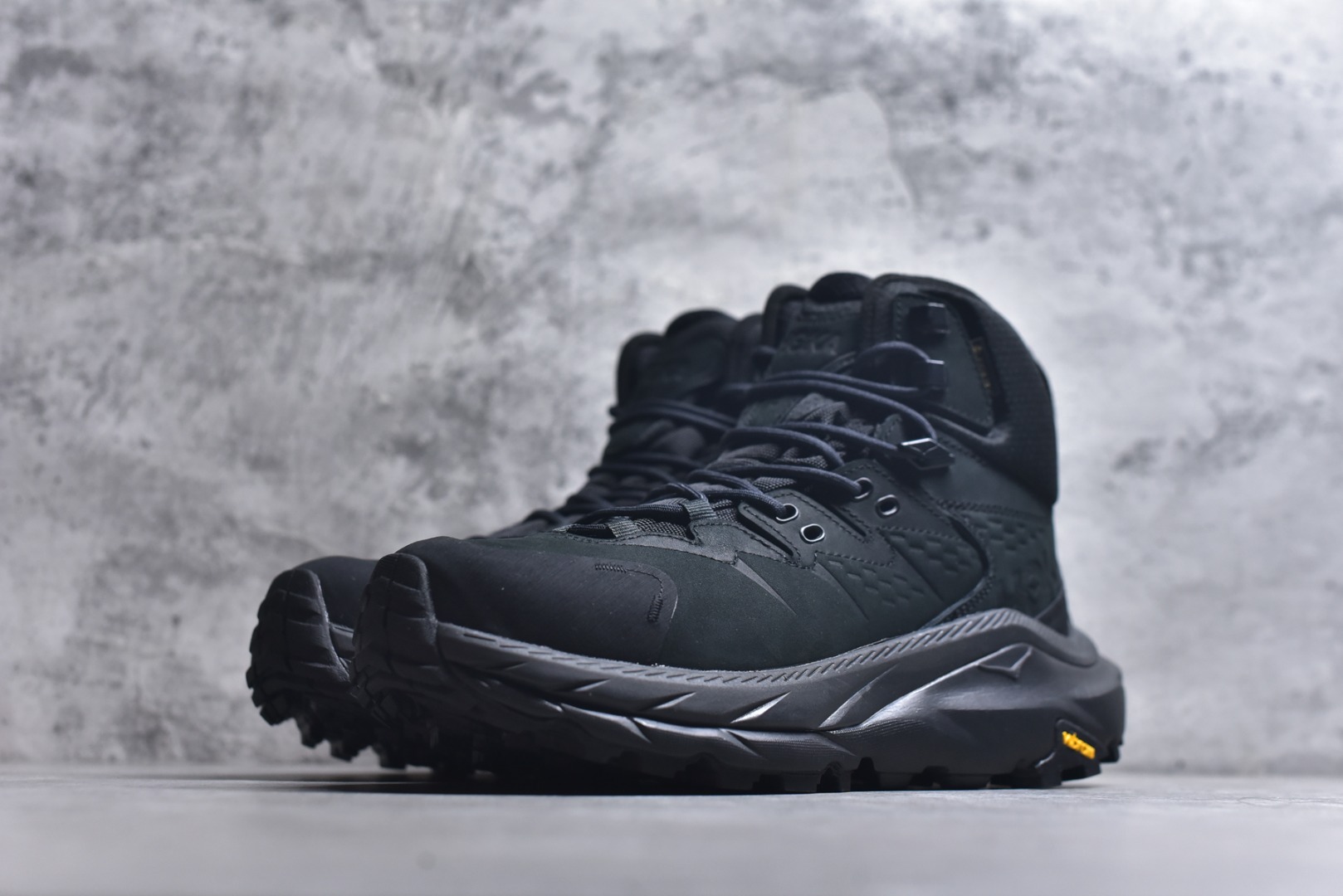 图片[2]-#HOKA ONE ONE Kaha 2 GTX 耐磨減震户外功能运动鞋 具有品着的重量与坐垫比 可提供顶级性能和顶级毛绒 这款低帮徒步旅行者采用带 SwallowTail™ 几何形状的HUBBLE® 鞋跟进行了更新 配备带牵引凸耳的 Vibram® Megagrip 以增加地面接触 这款开创性款式精心制作 采用GORE-TEX 鞋类面料和再生纺织品 尺码：40 40.5 41 42 42.5 43 44 44.5 45 46-选品中心