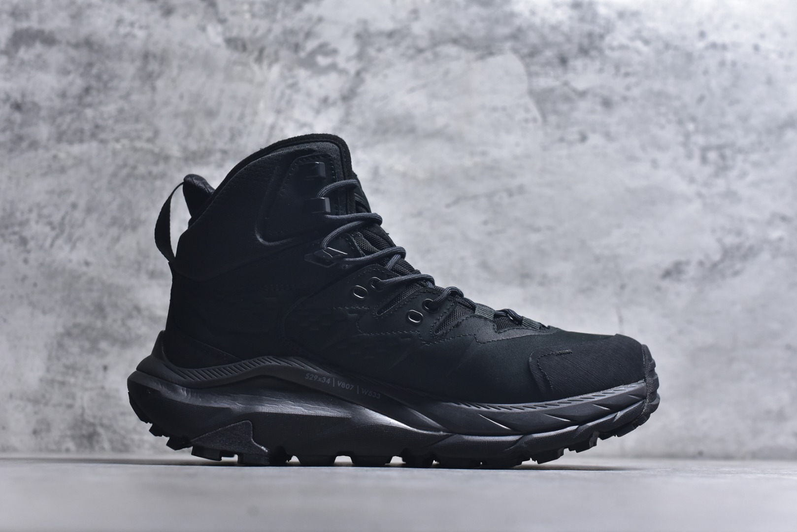 图片[3]-#HOKA ONE ONE Kaha 2 GTX 耐磨減震户外功能运动鞋 具有品着的重量与坐垫比 可提供顶级性能和顶级毛绒 这款低帮徒步旅行者采用带 SwallowTail™ 几何形状的HUBBLE® 鞋跟进行了更新 配备带牵引凸耳的 Vibram® Megagrip 以增加地面接触 这款开创性款式精心制作 采用GORE-TEX 鞋类面料和再生纺织品 尺码：40 40.5 41 42 42.5 43 44 44.5 45 46-选品中心