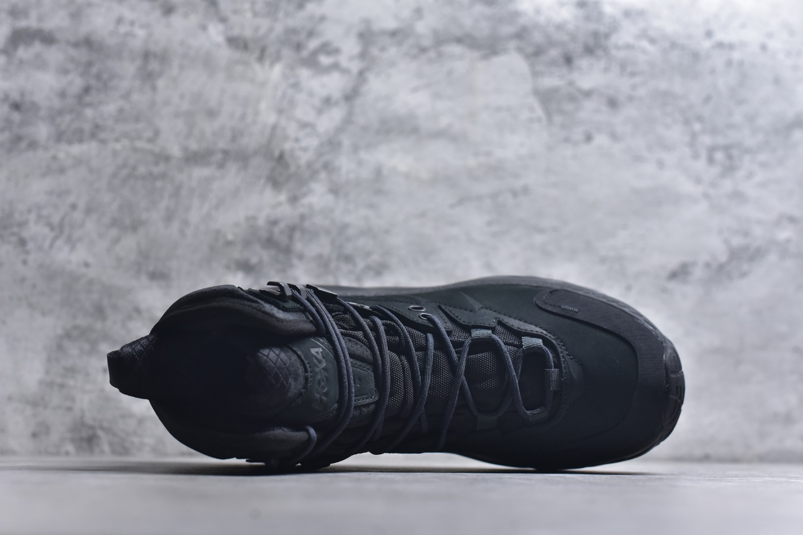 图片[4]-#HOKA ONE ONE Kaha 2 GTX 耐磨減震户外功能运动鞋 具有品着的重量与坐垫比 可提供顶级性能和顶级毛绒 这款低帮徒步旅行者采用带 SwallowTail™ 几何形状的HUBBLE® 鞋跟进行了更新 配备带牵引凸耳的 Vibram® Megagrip 以增加地面接触 这款开创性款式精心制作 采用GORE-TEX 鞋类面料和再生纺织品 尺码：40 40.5 41 42 42.5 43 44 44.5 45 46-选品中心