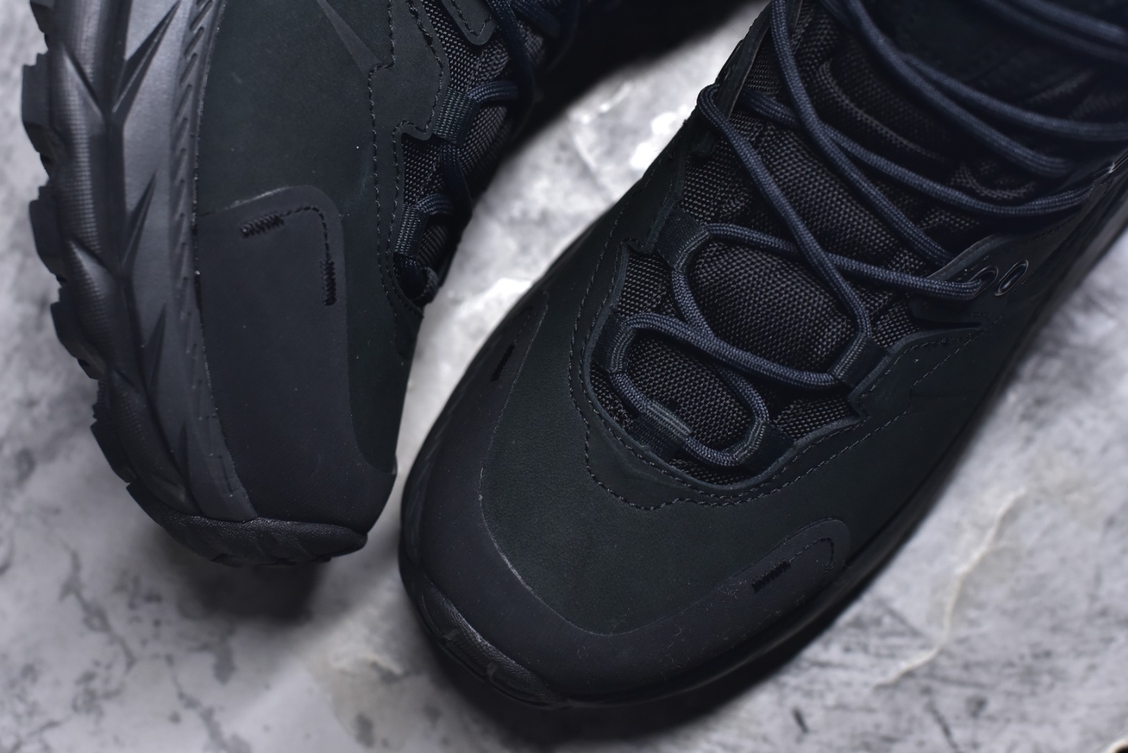 图片[8]-#HOKA ONE ONE Kaha 2 GTX 耐磨減震户外功能运动鞋 具有品着的重量与坐垫比 可提供顶级性能和顶级毛绒 这款低帮徒步旅行者采用带 SwallowTail™ 几何形状的HUBBLE® 鞋跟进行了更新 配备带牵引凸耳的 Vibram® Megagrip 以增加地面接触 这款开创性款式精心制作 采用GORE-TEX 鞋类面料和再生纺织品 尺码：40 40.5 41 42 42.5 43 44 44.5 45 46-选品中心